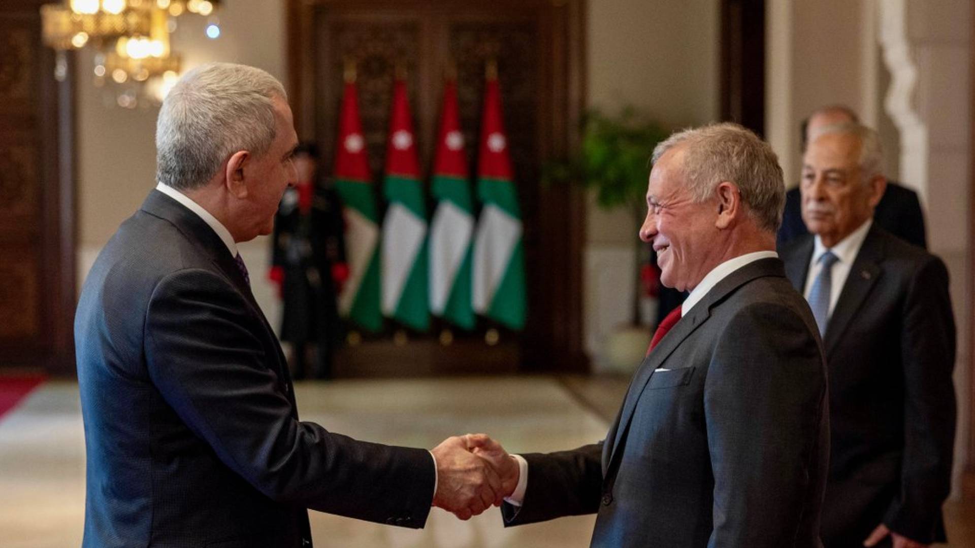 الملك يتقبل أوراق اعتماد عدد من السفراء في قصر بسمان الزاهر