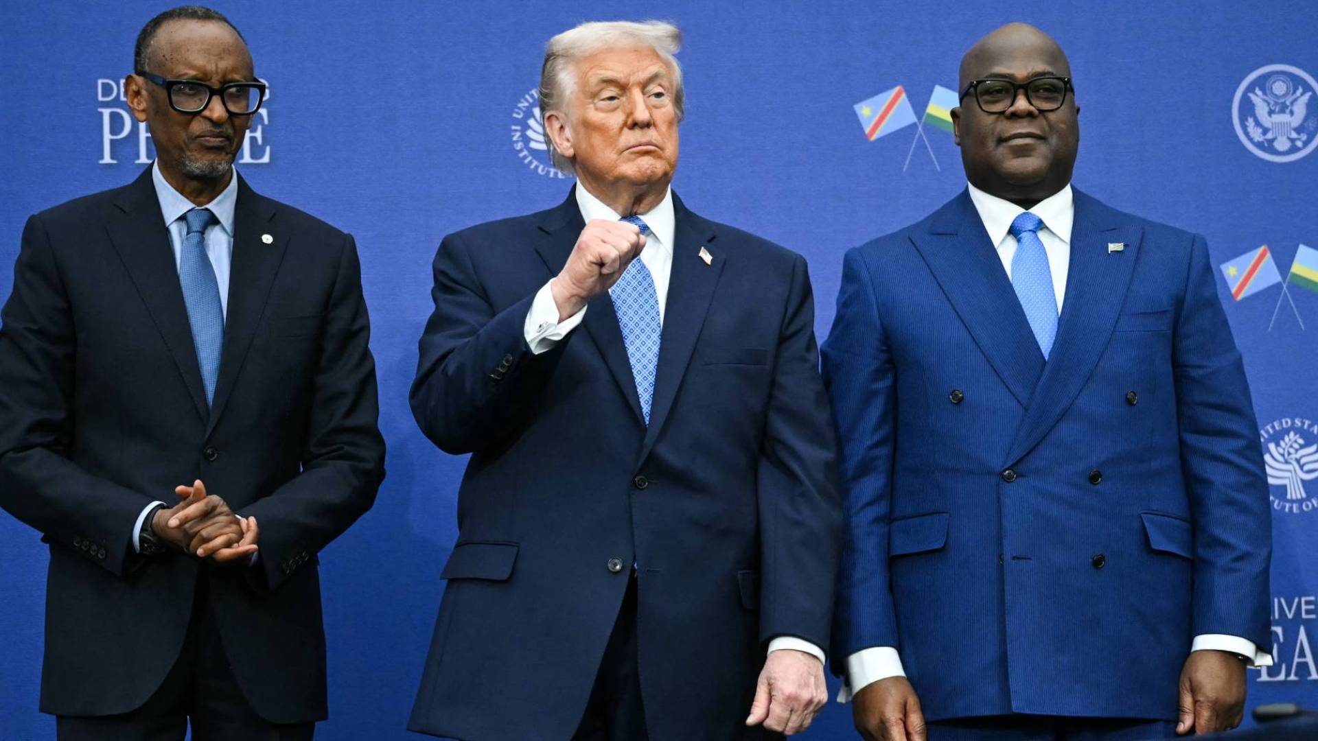 خلال توقيع اتفاقية السلام