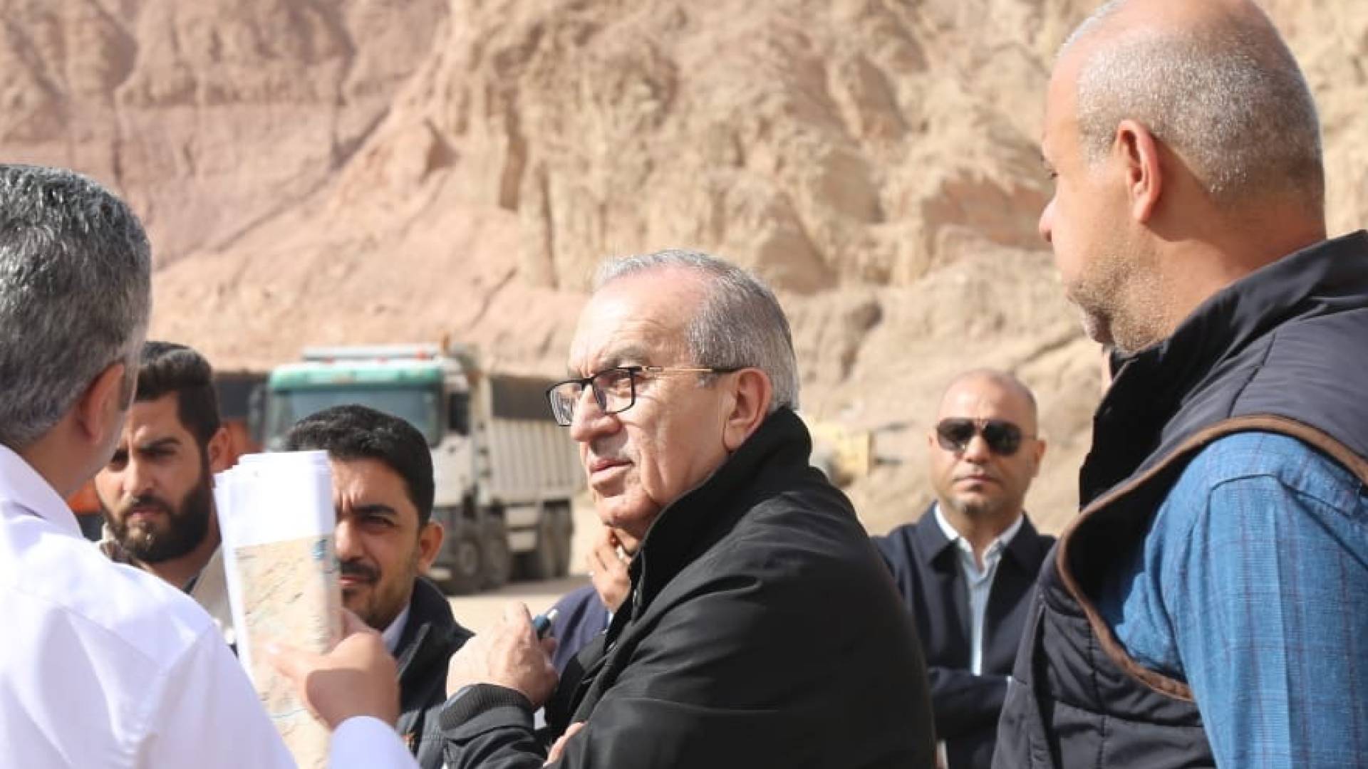 وزير الأشغال العامة والإسكان