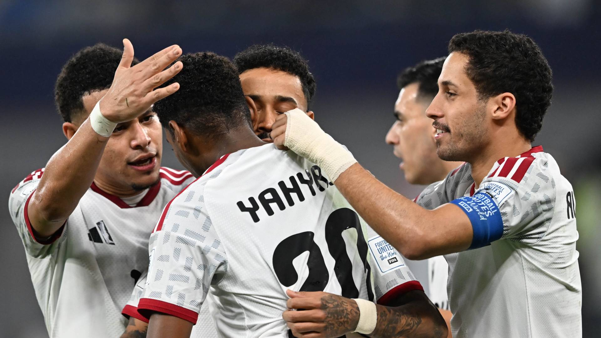 لاعبو المنتخب الإماراتي