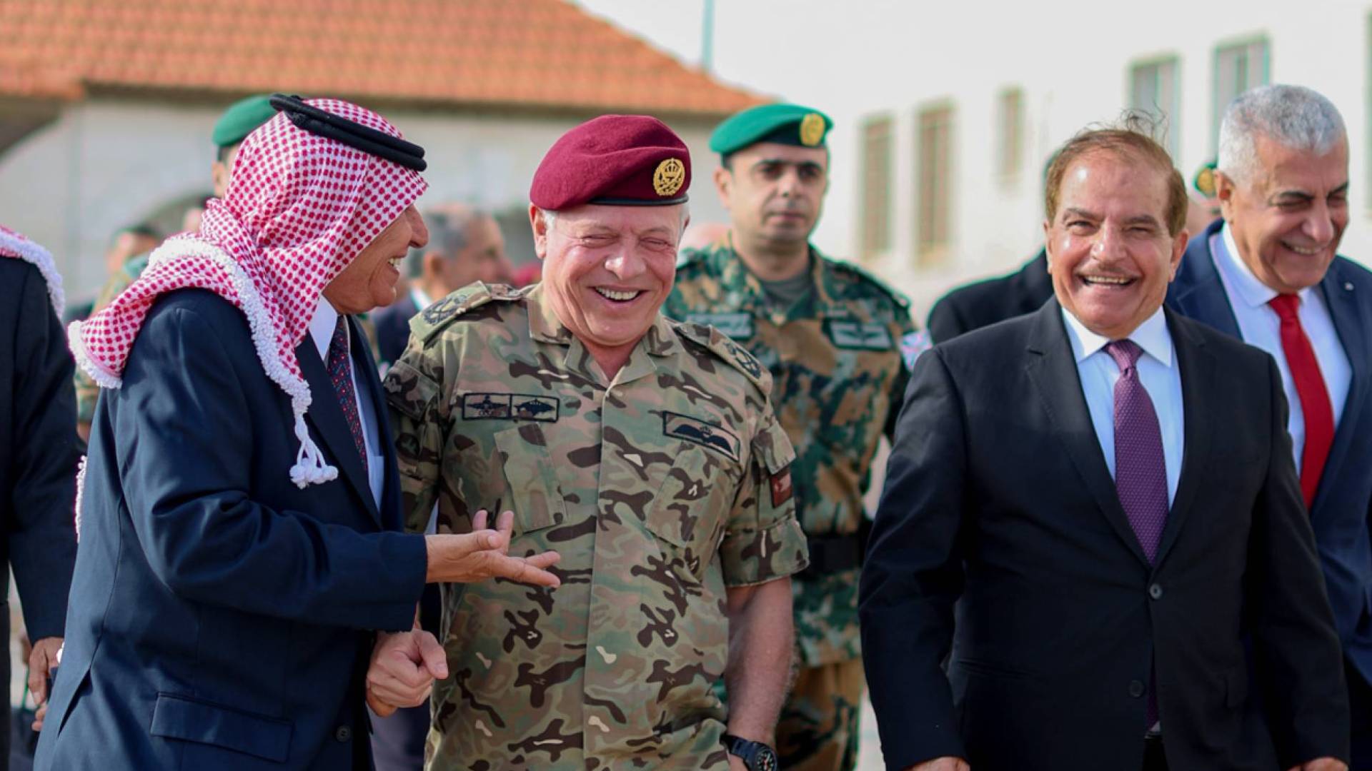 خلال لقاء جلالة الملك عبدالله الثاني مع الضباط