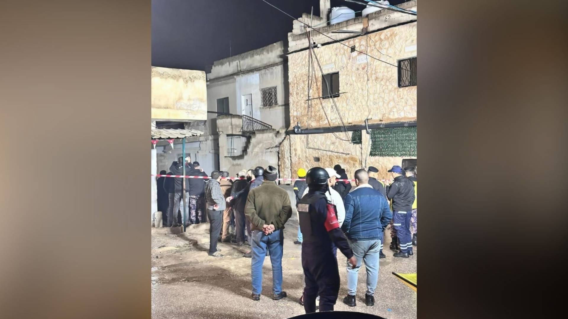 هدم أجزاء من منزل بعد انهيار مفاجئ