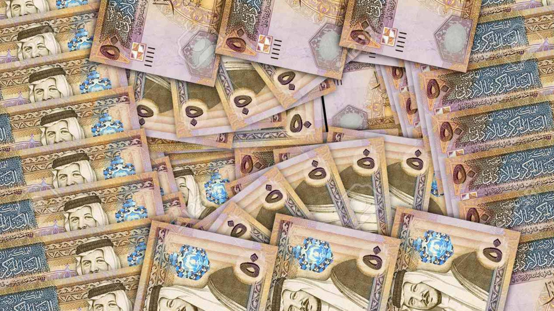 أمانة عمان تعيد مبلغ 19 ألف دينار لمواطن فقدها إثر رميها بالخطأ في حاوية نفايات