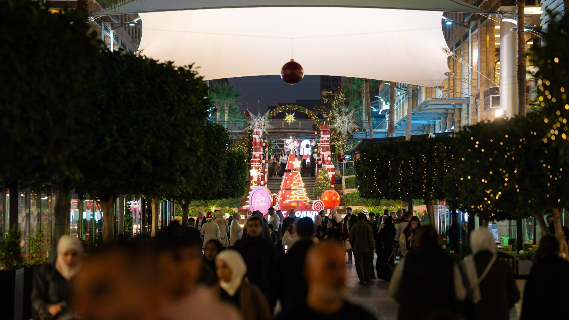 تزايد الإقبال واستمرار مهرجان عيد الميلاد في البوليفارد حتى نهاية ديسمبر