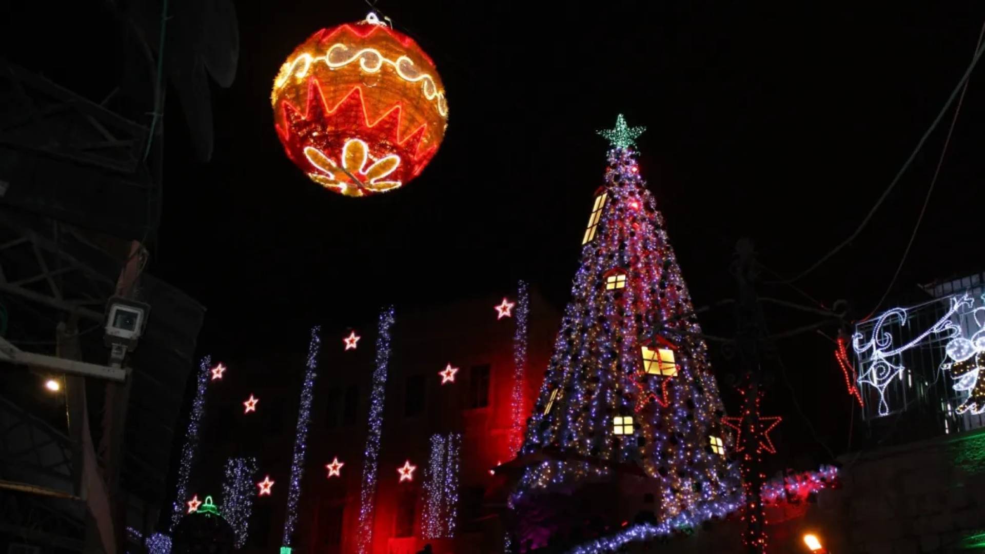 إضاءة شجرة الميلاد في القدس المحتلة