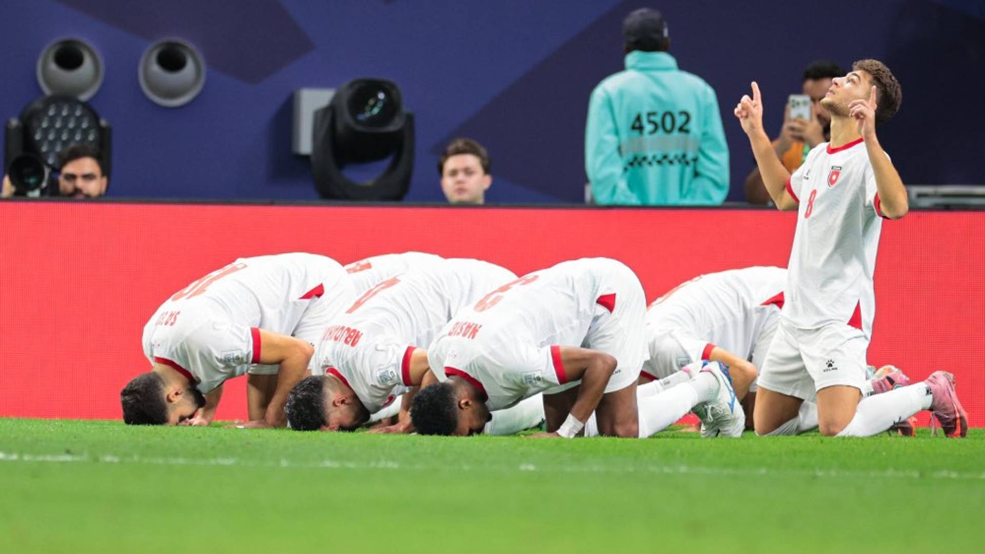 احتفال لاعبي المنتخب الوطني
