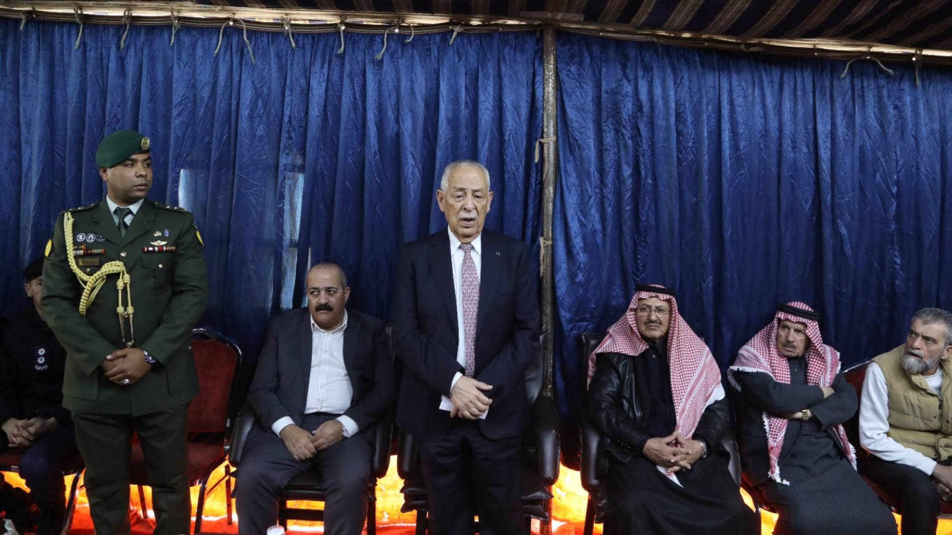 خلال تقديم واجب العزاء