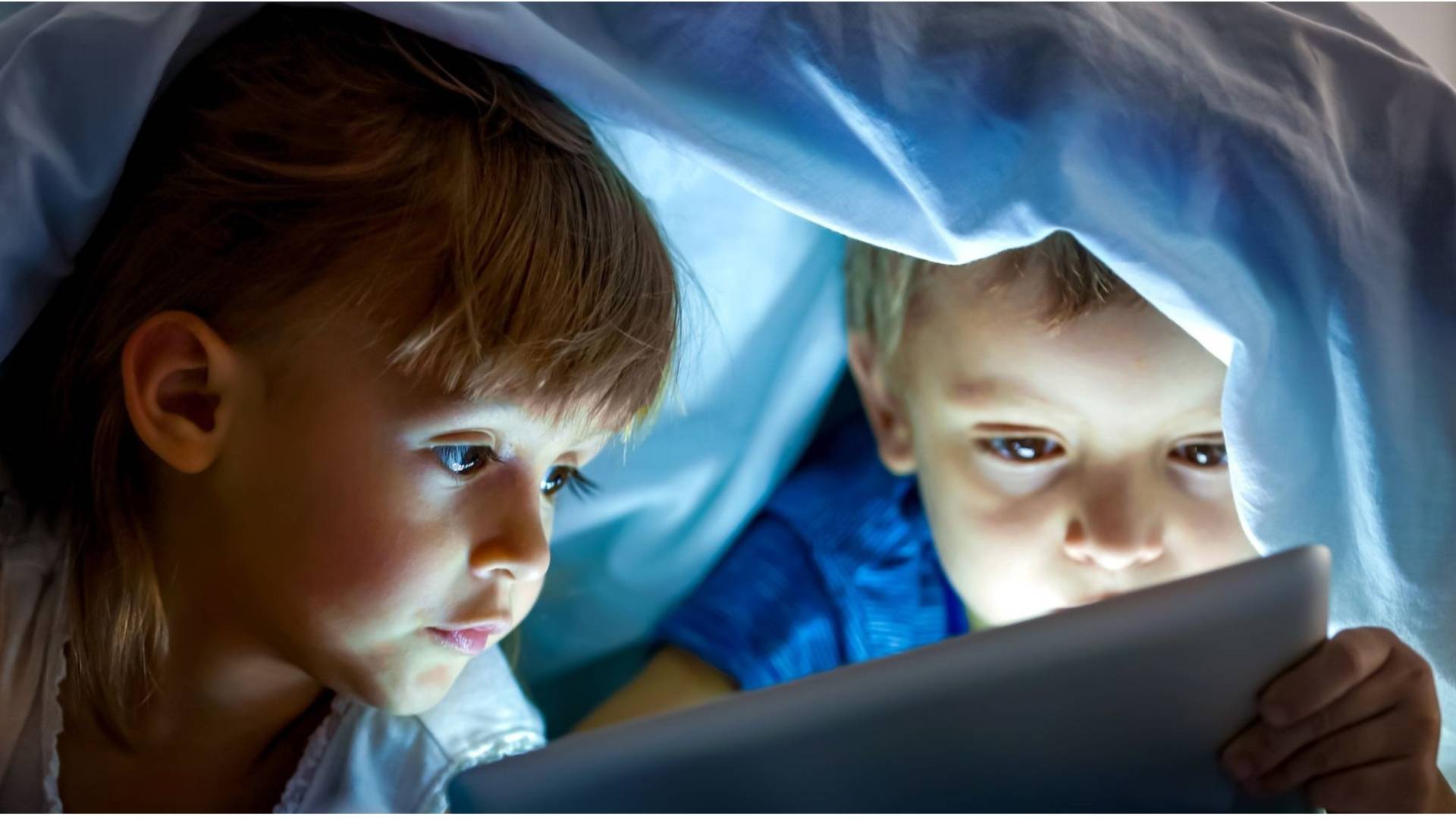 الاطفال والهواتف