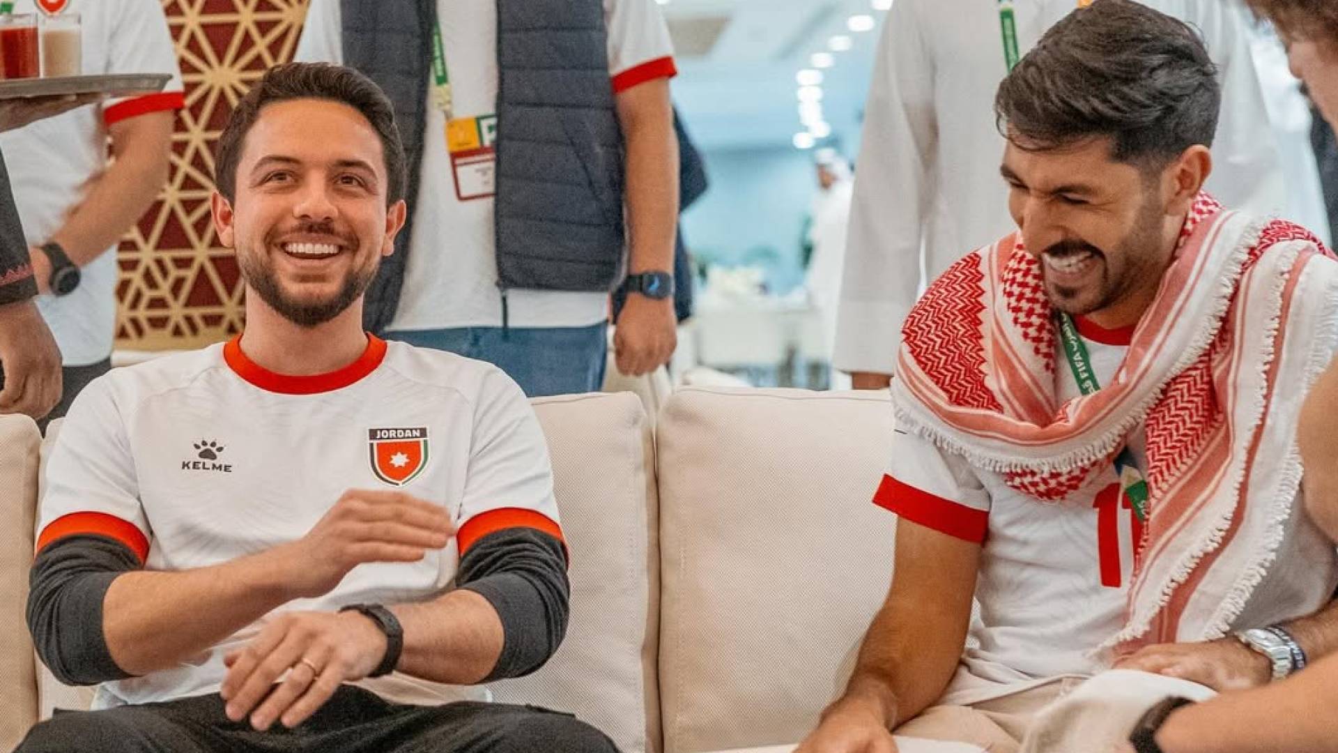 اللاعب يزن النعيمات أثناء لقائة سمو ولي العهد