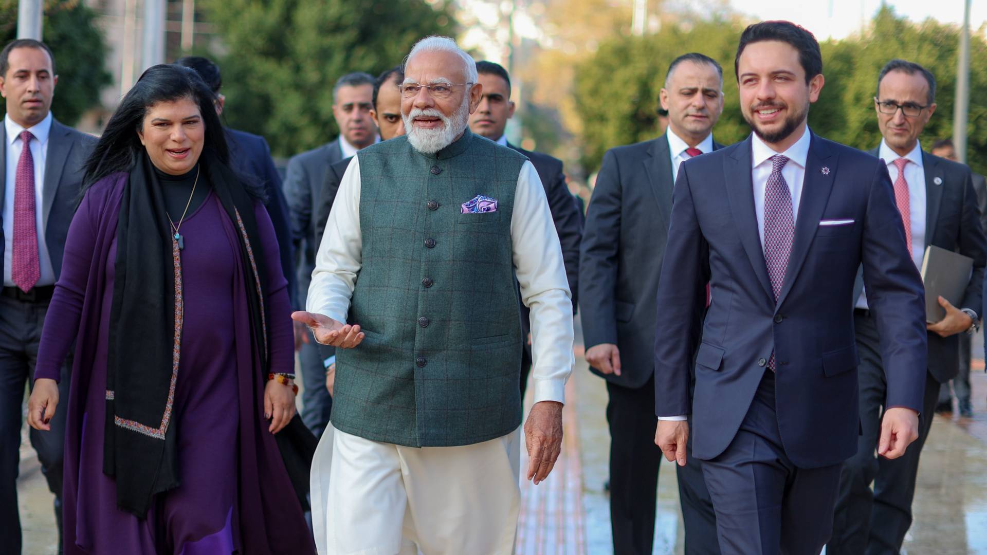 ولي العهد يصطحب رئيس الوزراء الهندي في زيارة إلى متحف الأردن