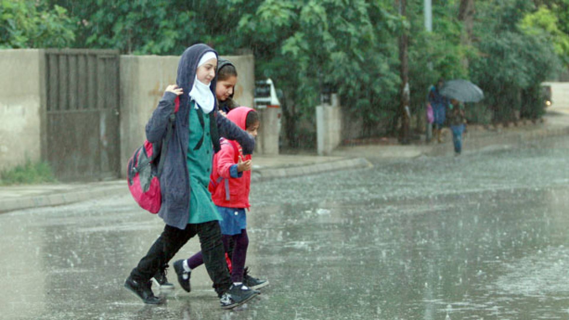 طلبة في الشتاء "أرشيفية"