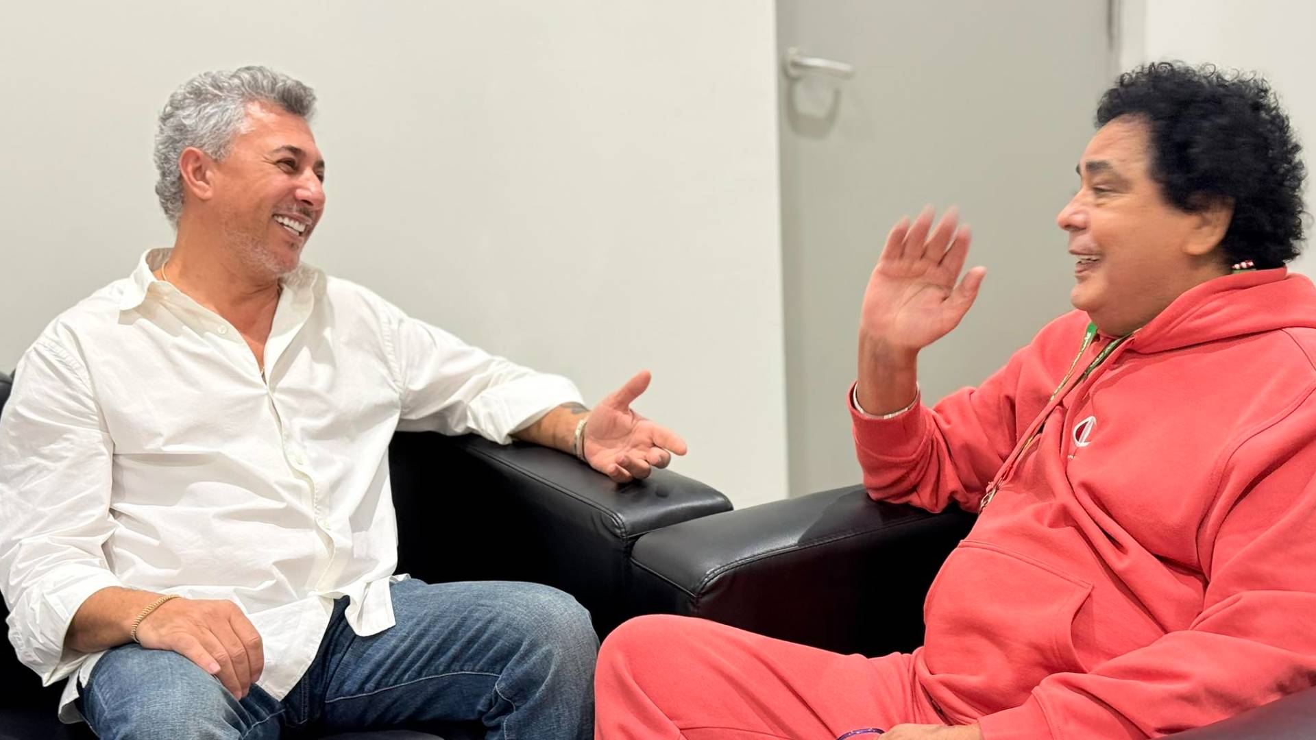 عمر  العبداللات والفنان محمد منير