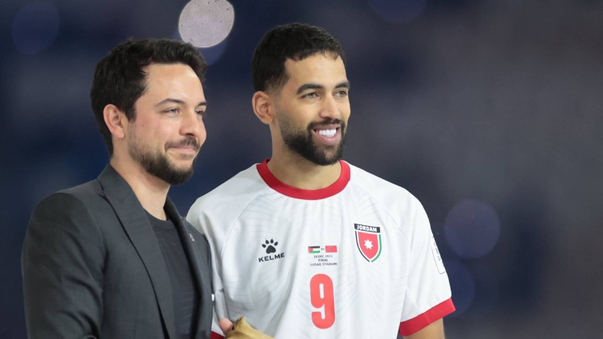 ولي العهد رفقة لاعب منتخب النشامى علي علوان
