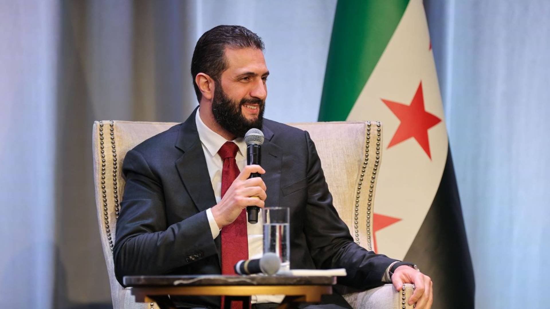 الرئيس السوري أحمد الشرع