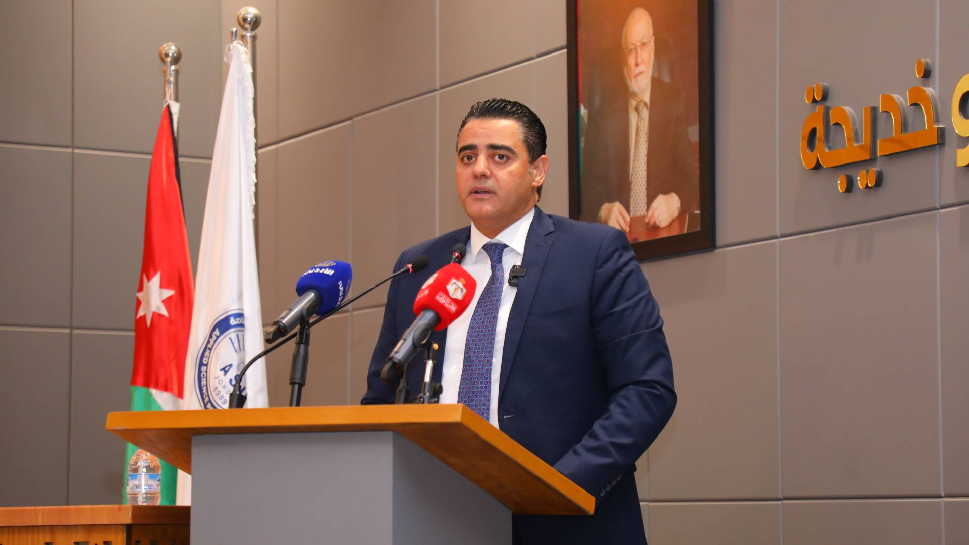 ندوة حوارية في العلوم التطبيقية