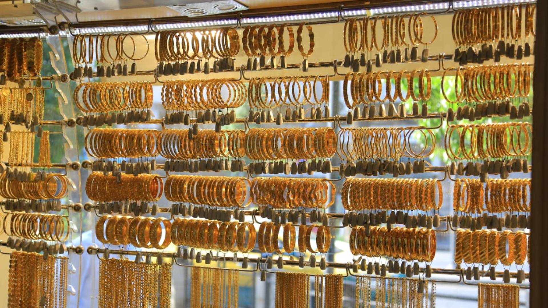 قفزة كبيرة على أسعار الذهب والليرات في الأردن يوم الاثنين وعيار 24 يتجاوز حاجز الـ100 دينار