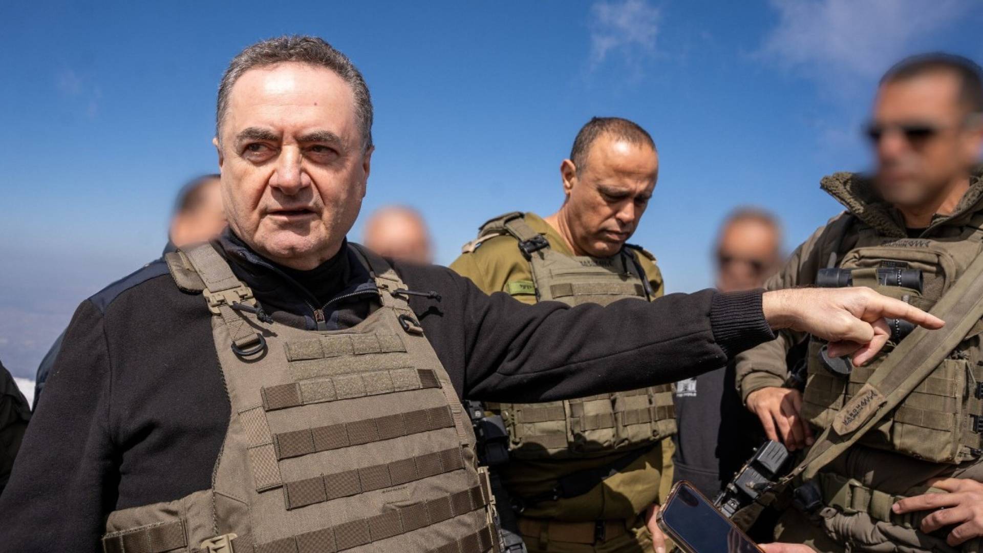 كاتس يصدر أمرا بوقف خدمة الجنود في إذاعة جيش الاحتلال ونقلهم لقطاعات أخرى