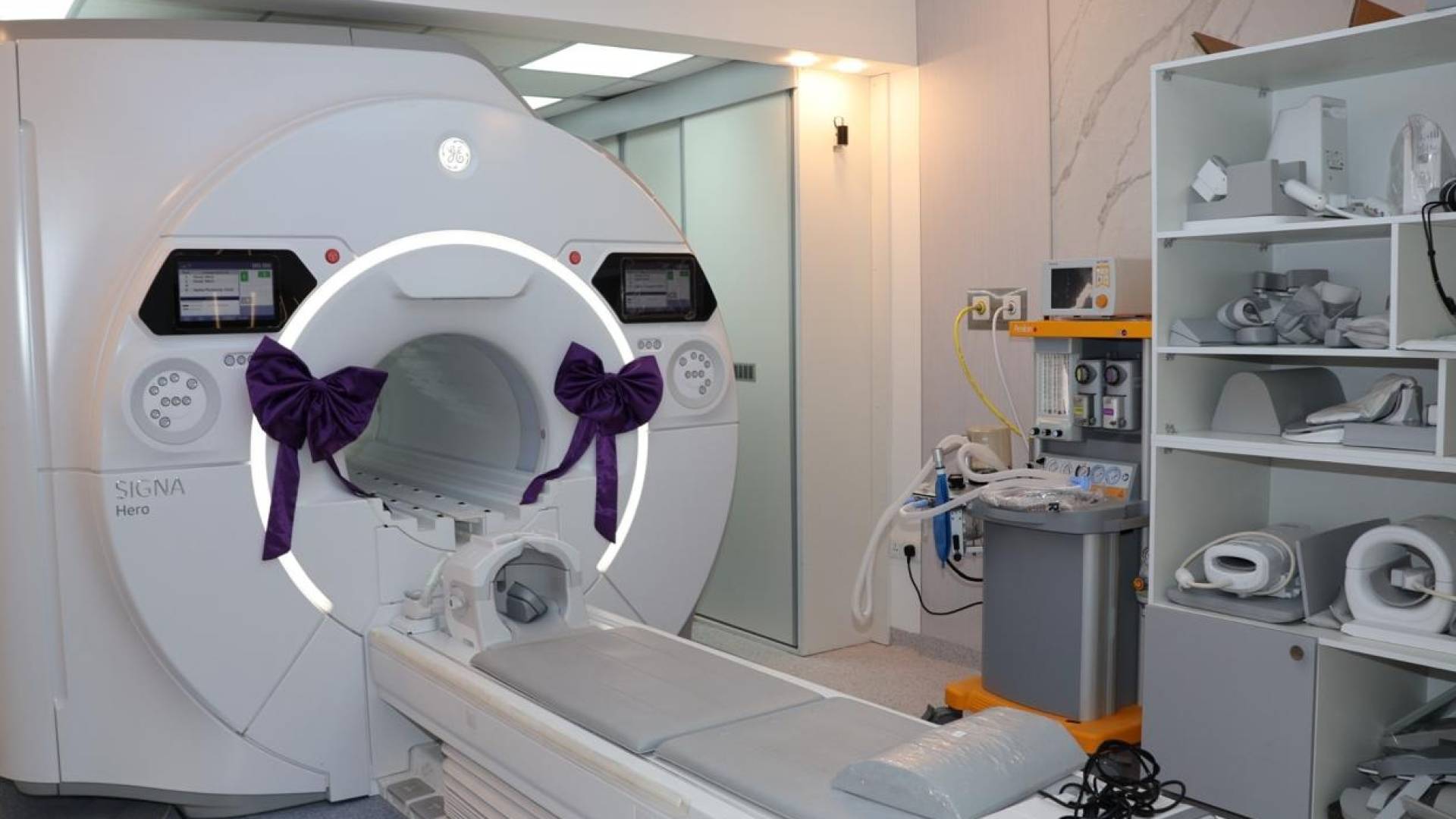 جهاز تصوير رنين مغناطيسي مدعوم بالذكاء الاصطناعي