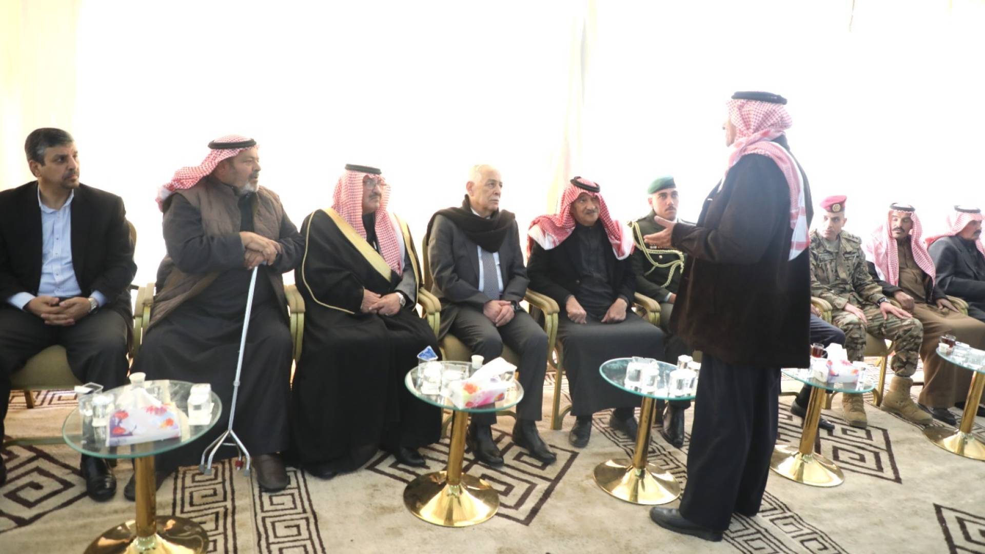 قدم رئيس الديوان الملكي الهاشمي واجب العزاء إلى عشيرتي الخريشا والعبيدات.