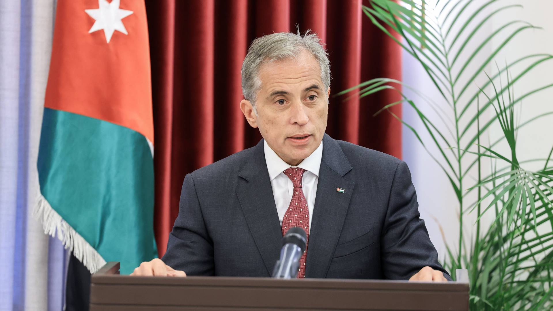 رئيس الوزراء الدكتور جعفر حسان