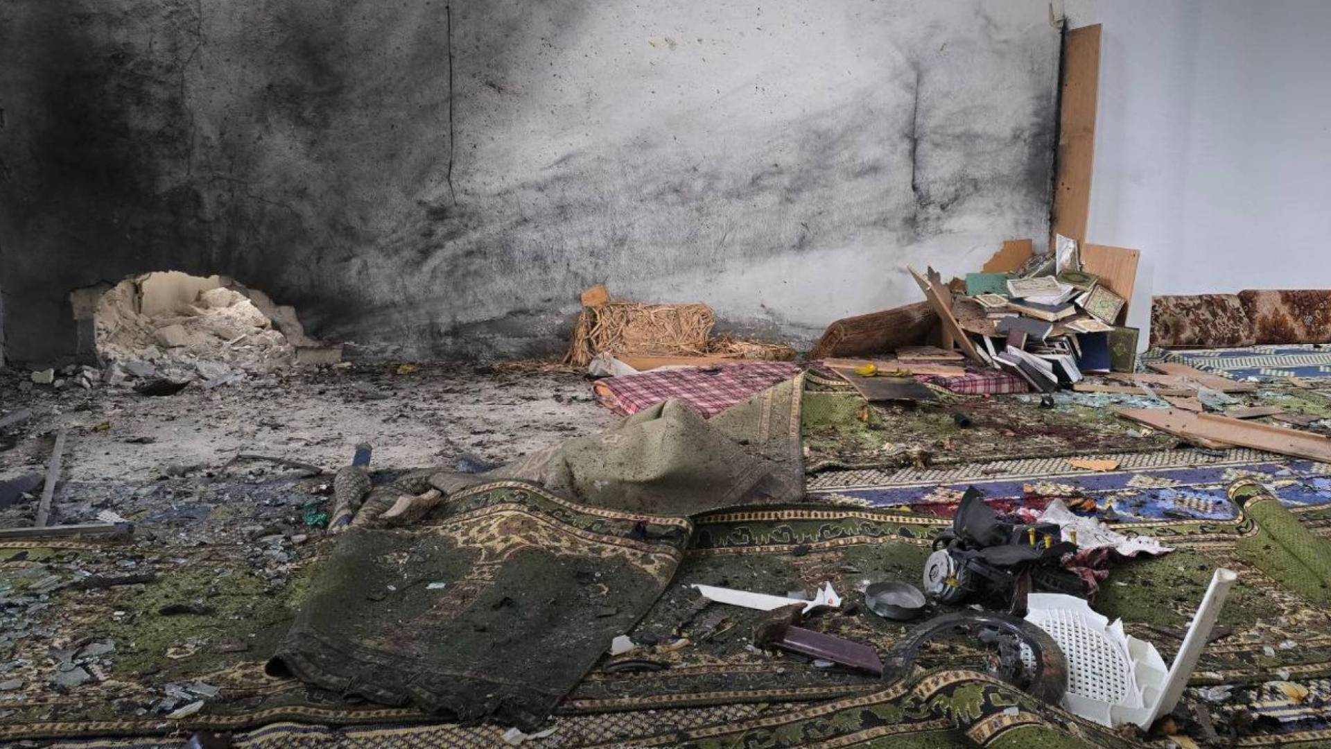 الانفجار داخل مسجد الإمام علي بن أبي طالب بحمص