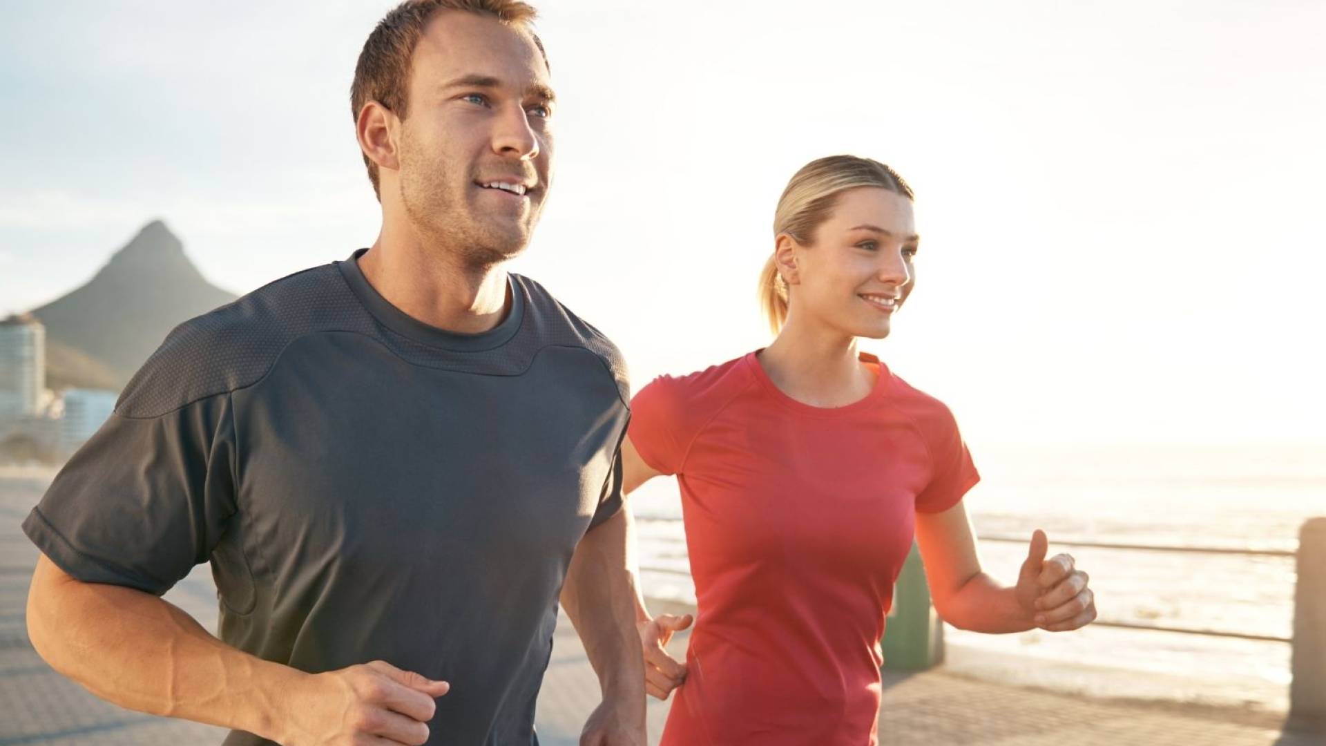 أشخاص يمارسون الرياضة