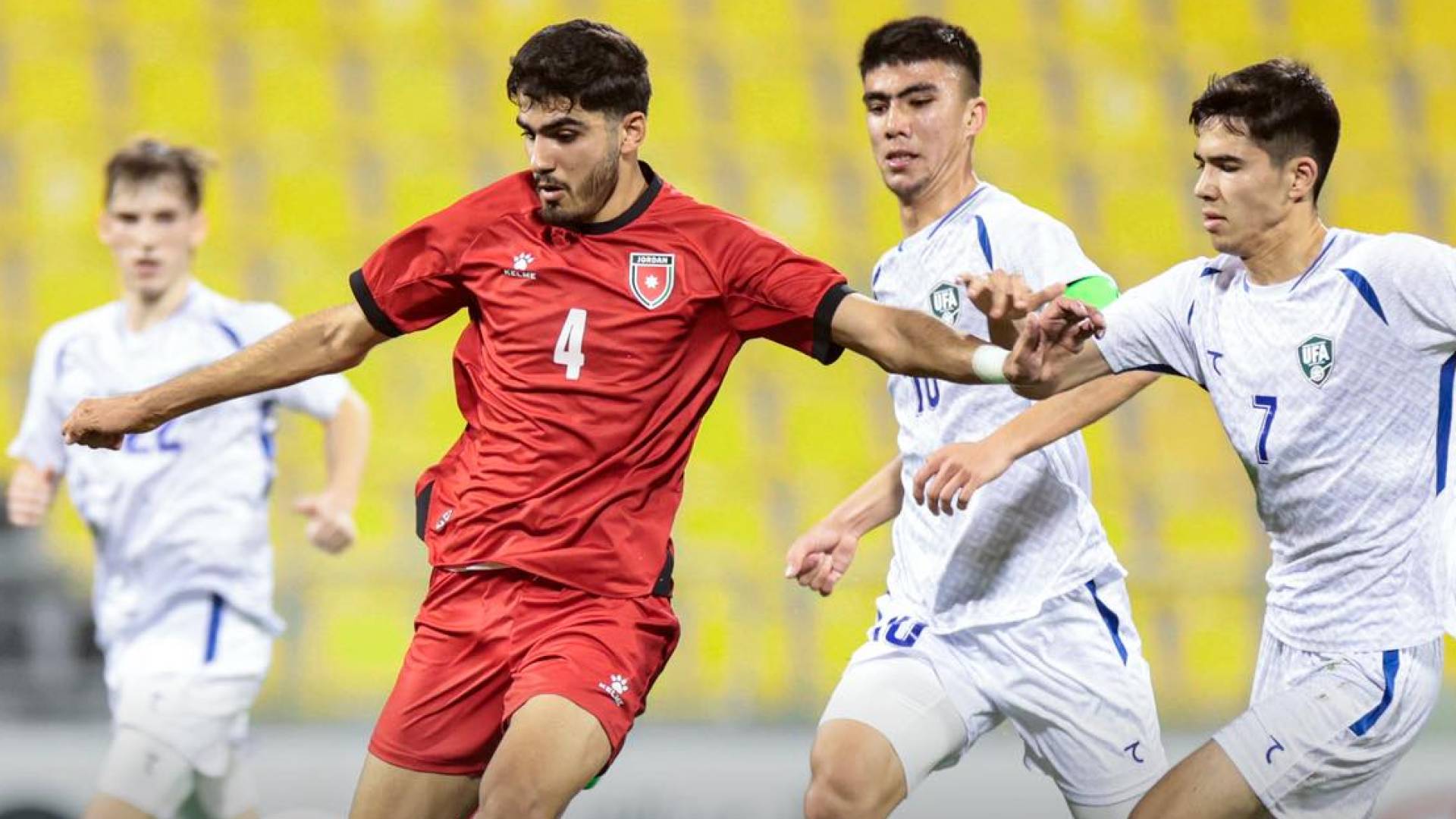 من مباراة الأردن وأوزبكستان
