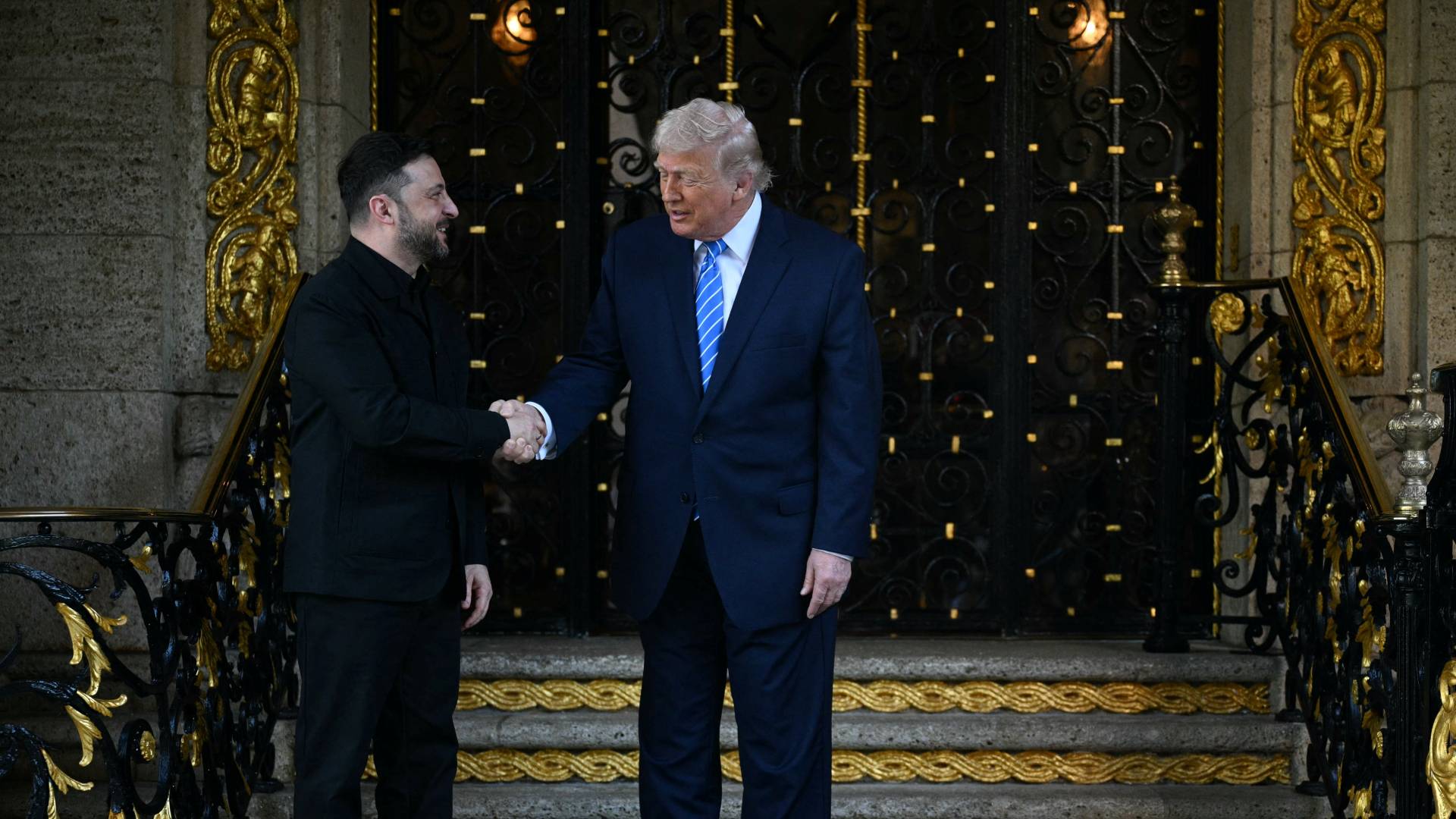 الرئيس الأمريكي دونالد ترمب والرئيس الأوكراني فلوديمير زيلينسكي