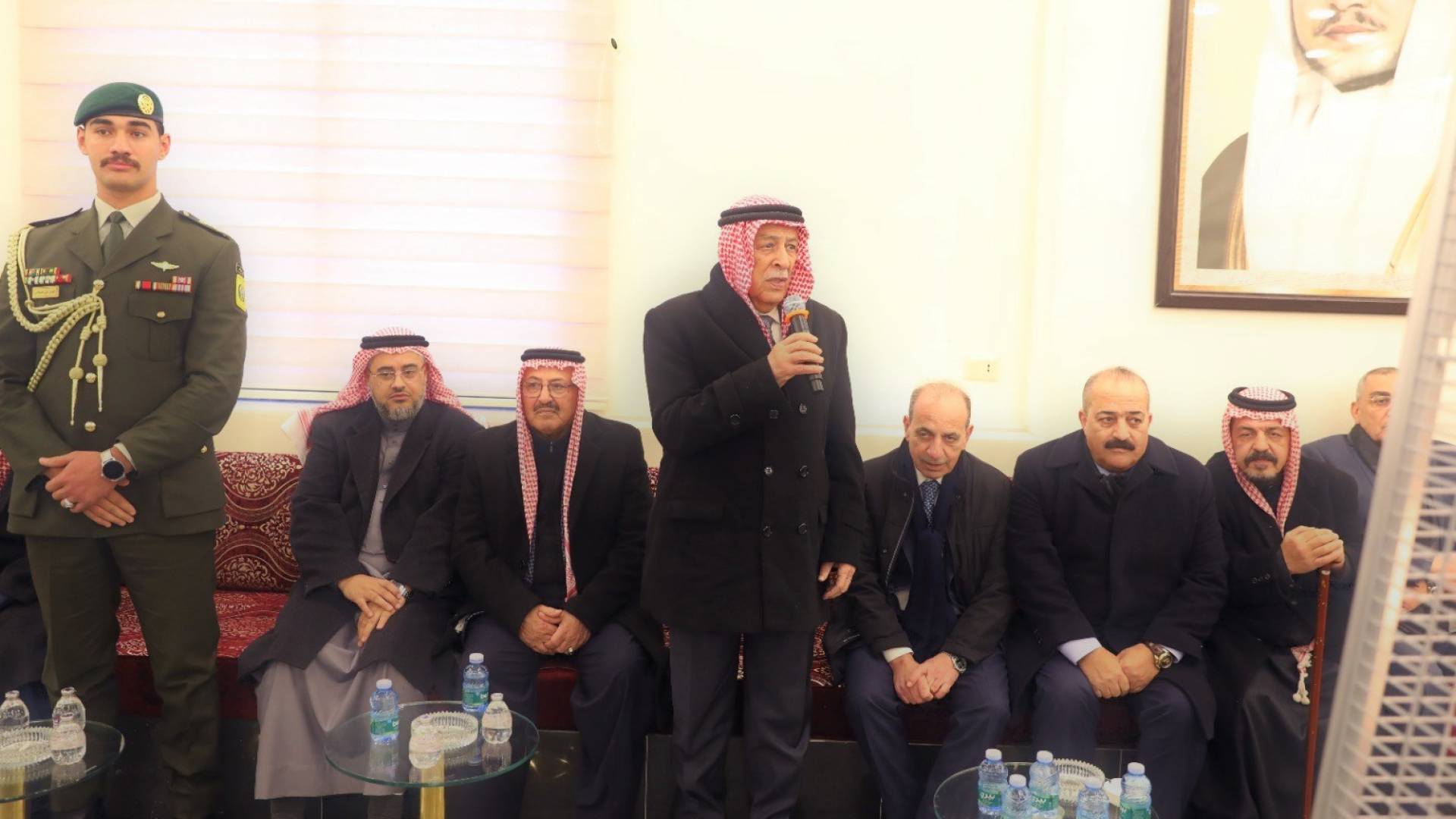 مندوبا عن الملك وولي العهد. العيسوي يعزي بوفاة والد وزير الإدارة المحلية