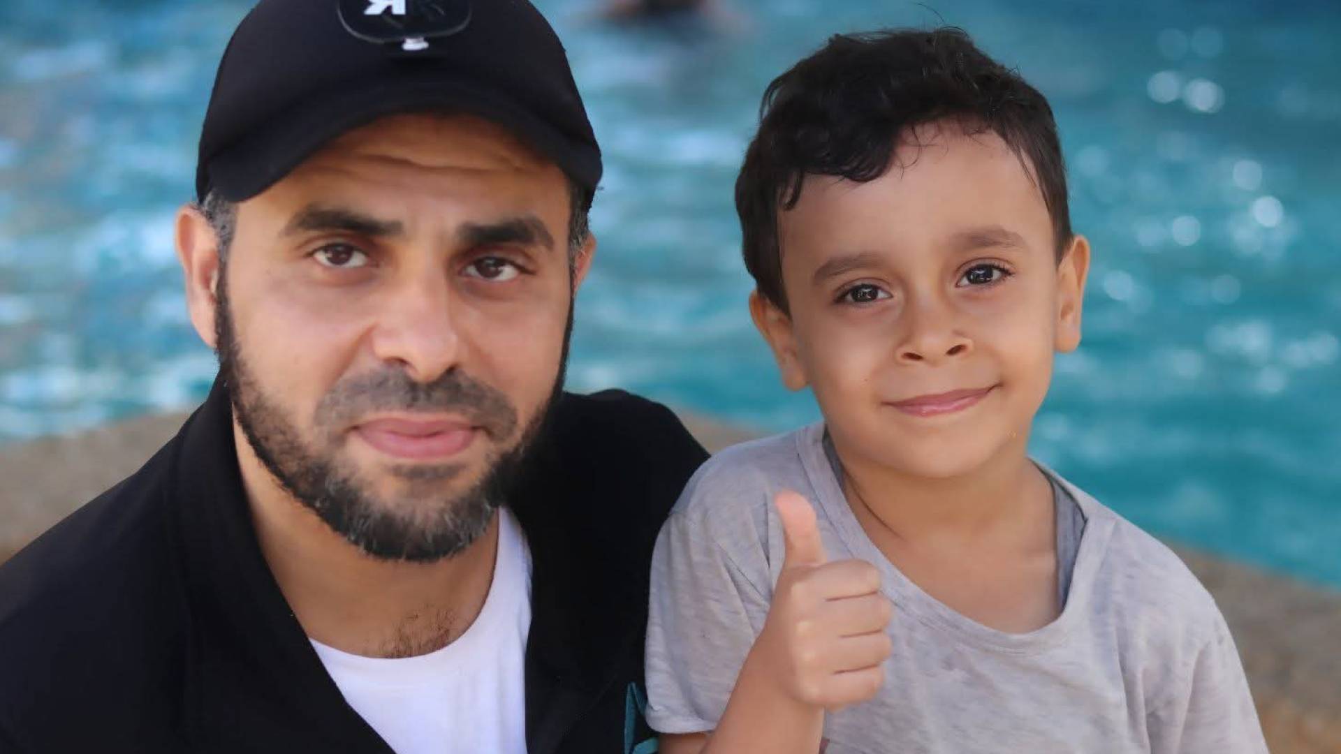 أبو عبيدة حذيفة الكحلوت برفقة طفله الشهيد يمان