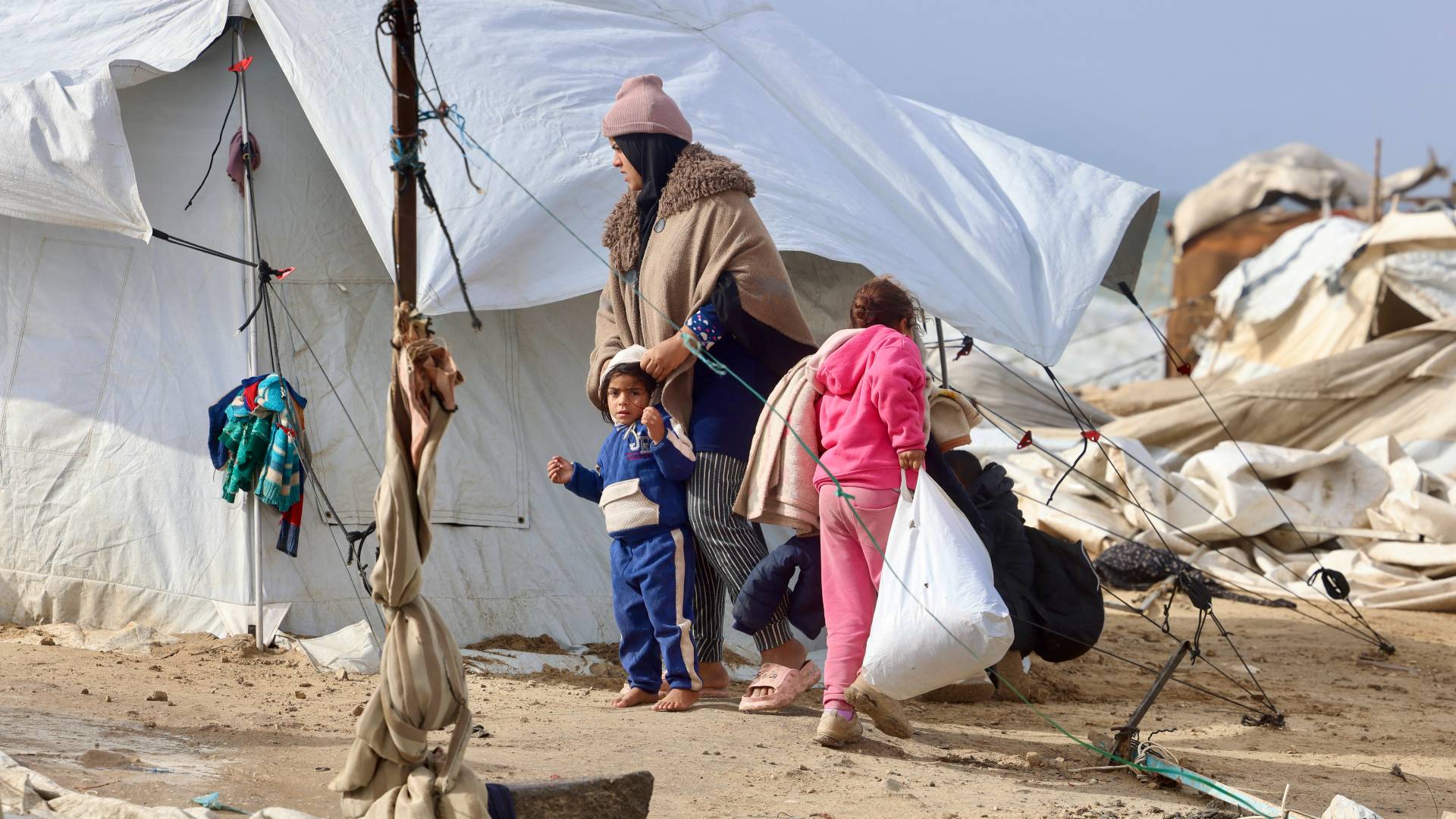 معاناة أهالي قطاع غزة