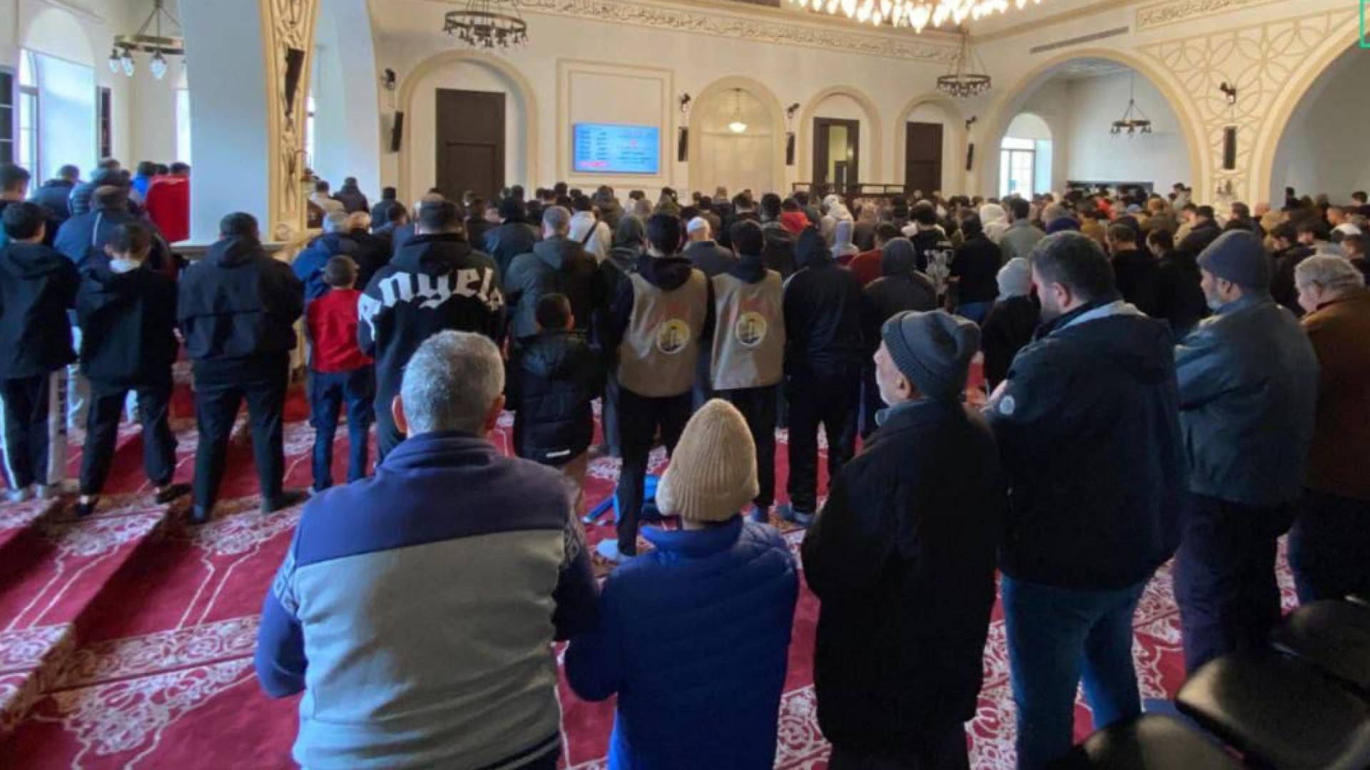 صلاة الغائب على الناطق أبو عبـ.ـيدة في صيدا جنوب لبنان