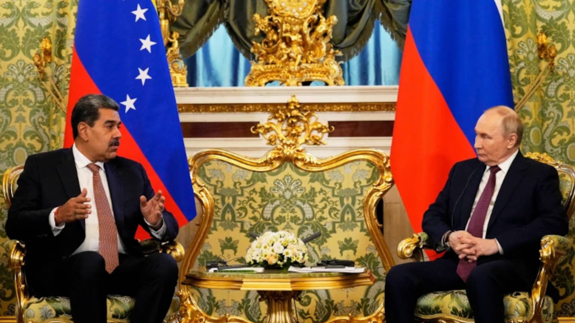 الرئيس الروسي فلاديمير بوتين مع نظيره الفنزويلي نيكولاس مادورو