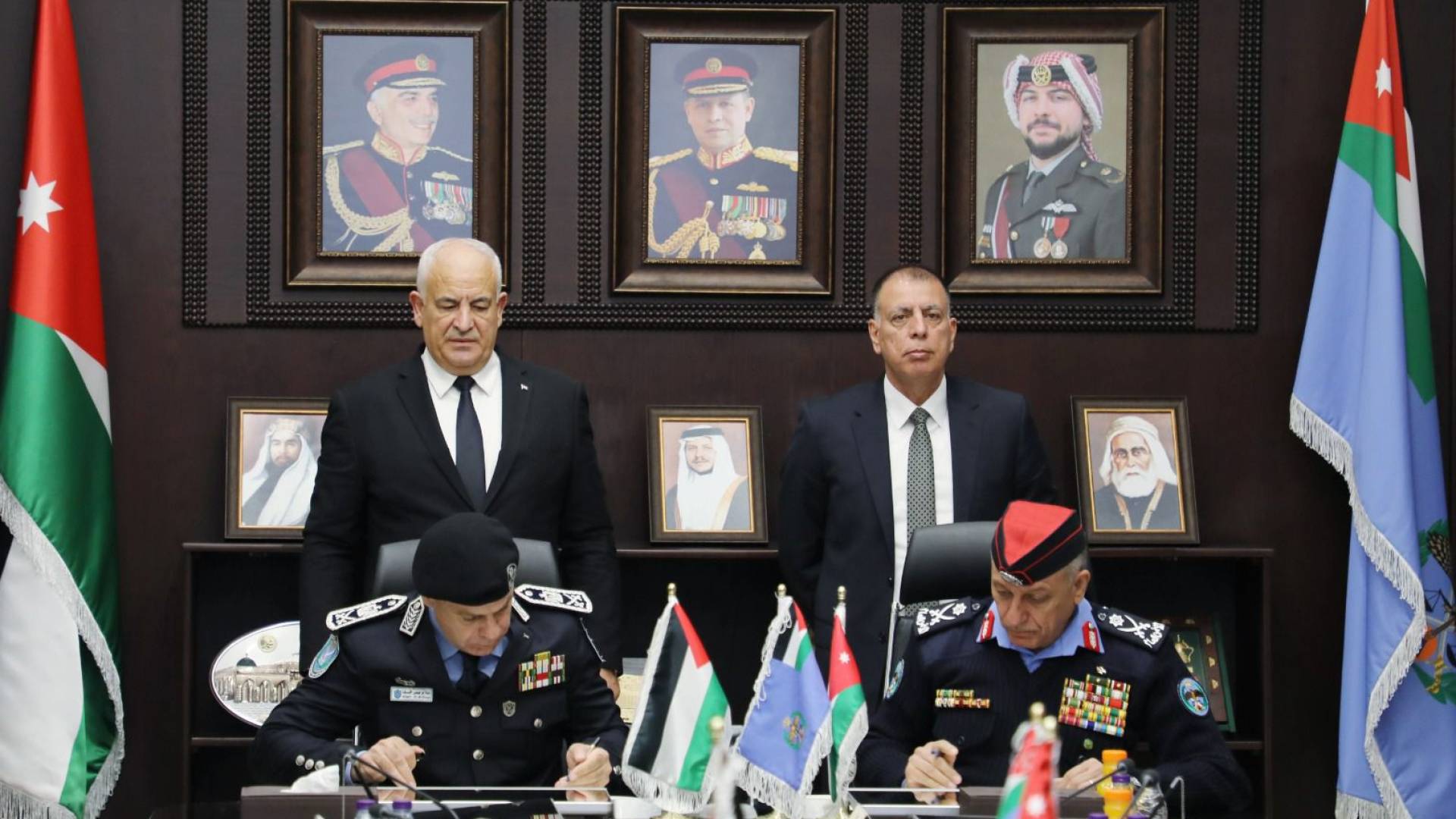 مذكرة تفاهم تهدف إلى تطوير منظومة العمل في مركز طوارئ (911)