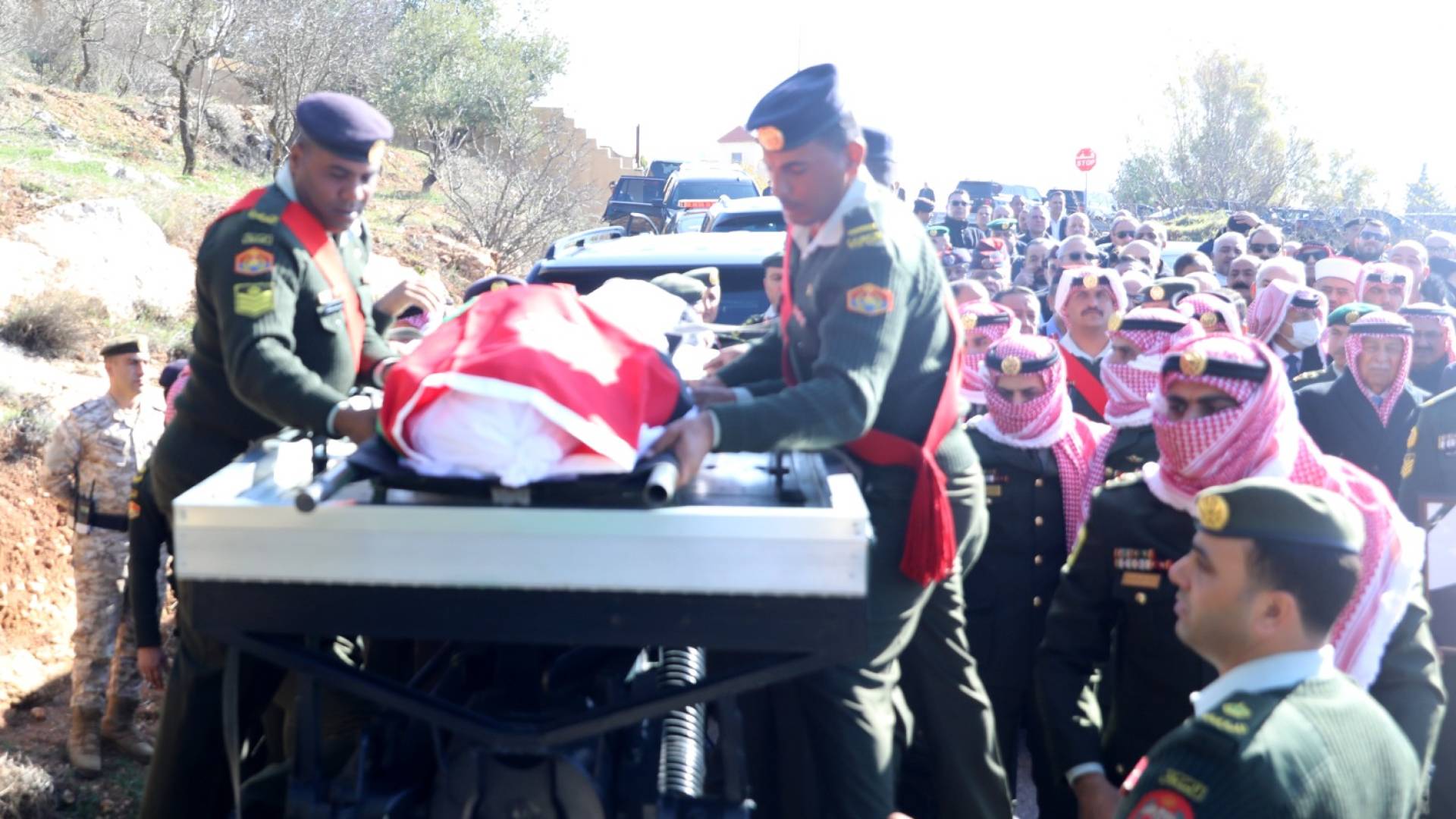 العيسوي يشارك في تشييع جثمان رئيس الوزراء الأسبق علي أبو الراغب
