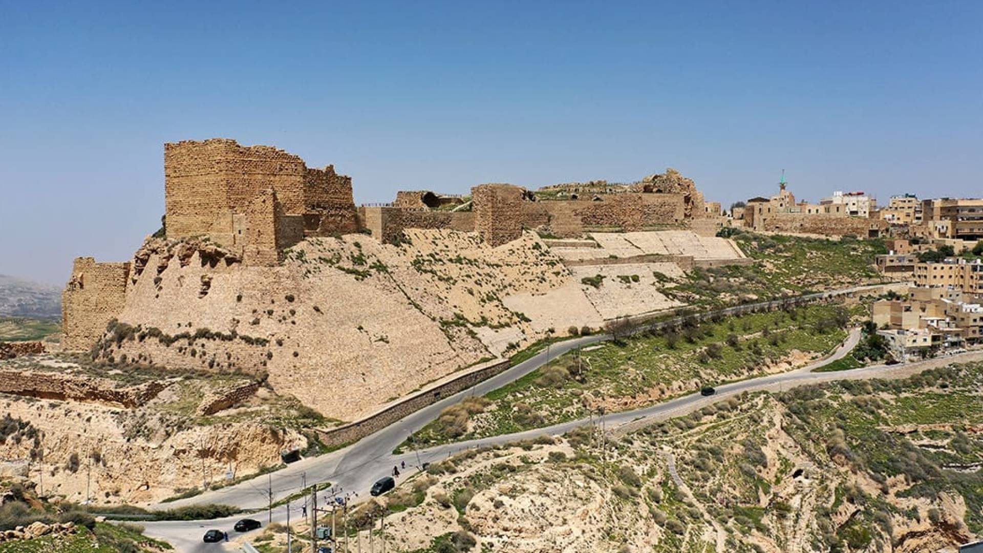 لقاء حكومي نيابي يبحث إجراءات معالجة اثار السيول في الكرك وسبل حماية المواقع الاثرية