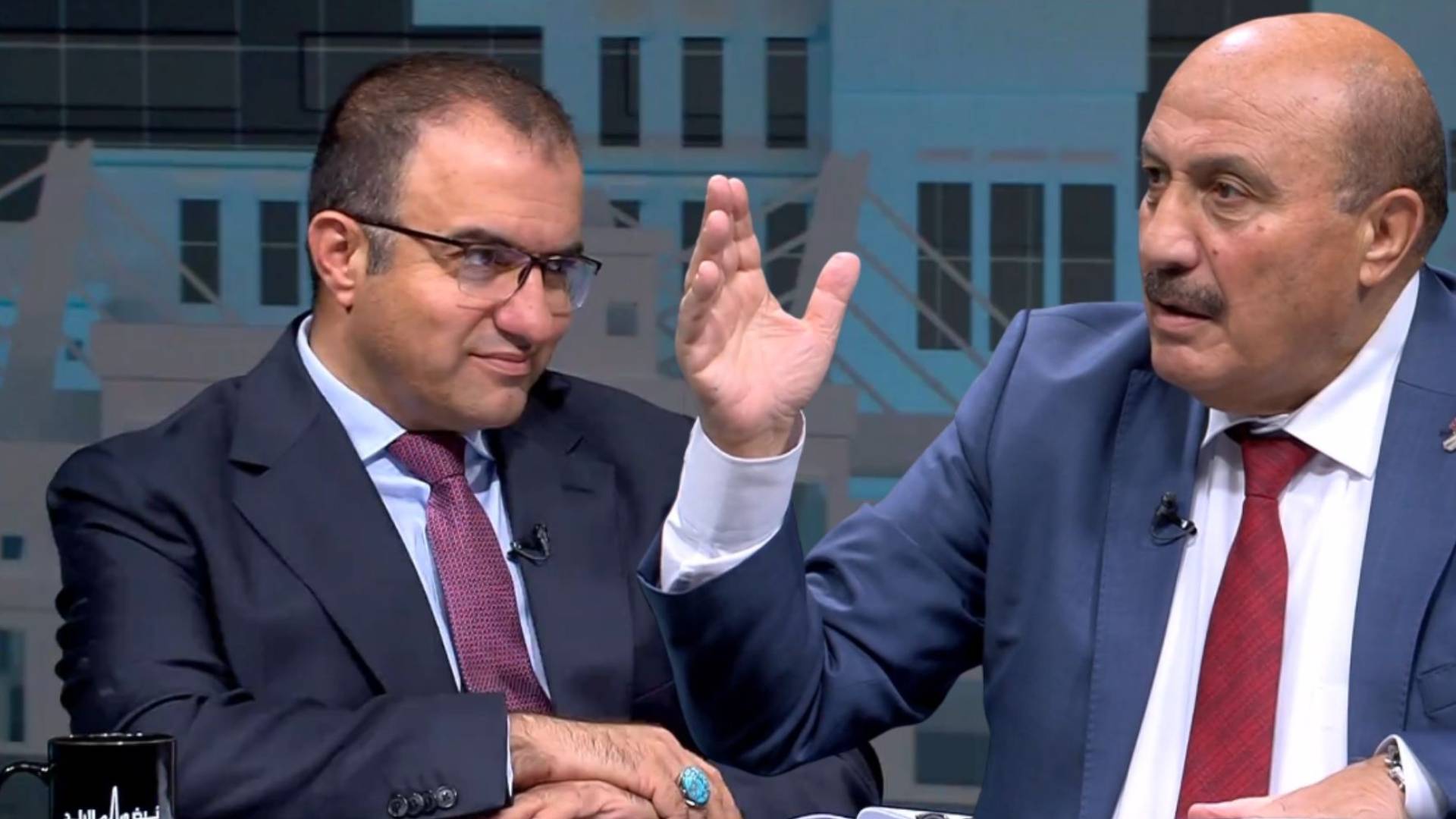 عضو مجلس الأعيان غازي الذنيبات يمينا ومدير مركز راصد عامر بني عامر يسارا