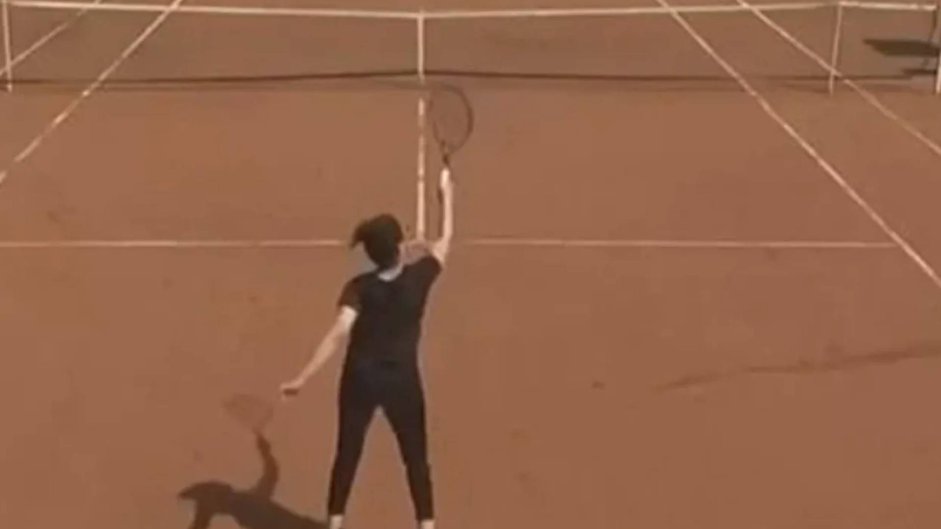 صورة للاعبة المجهولة من المباراة