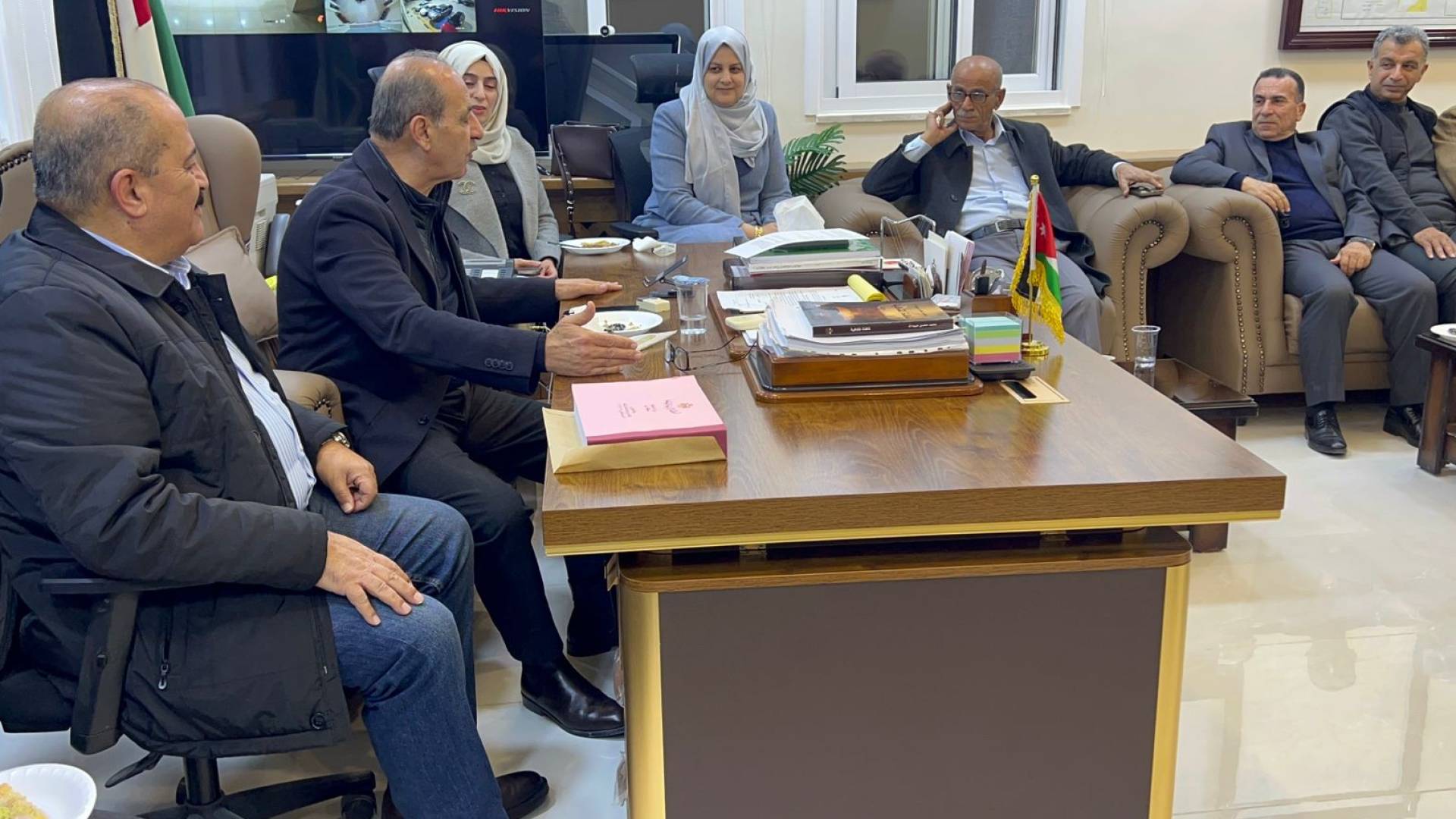 خلال اجتماع الوزير و رؤساء لجان البلديات ومجلس الخدمات المشتركة