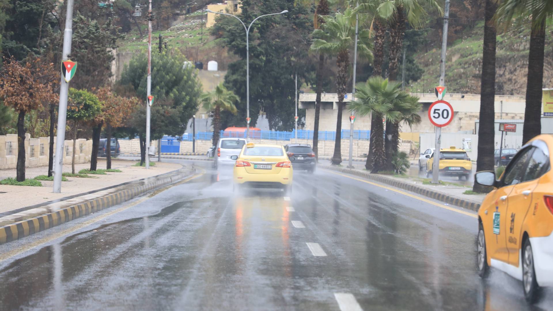 تساقط الأمطار في العاصمة عمان