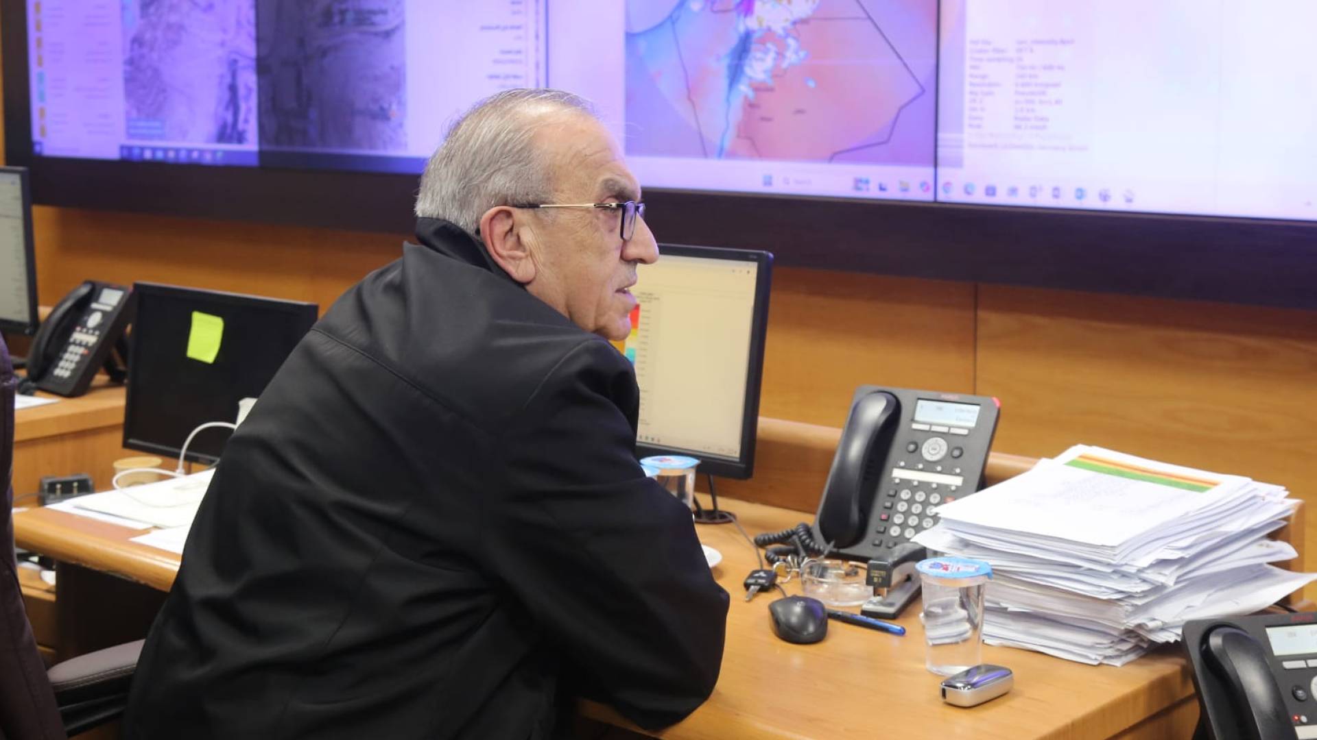 وزير الأشغال العامة والإسكان، ماهر أبو السمن يتفقد غرفة العمليات الرئيسية