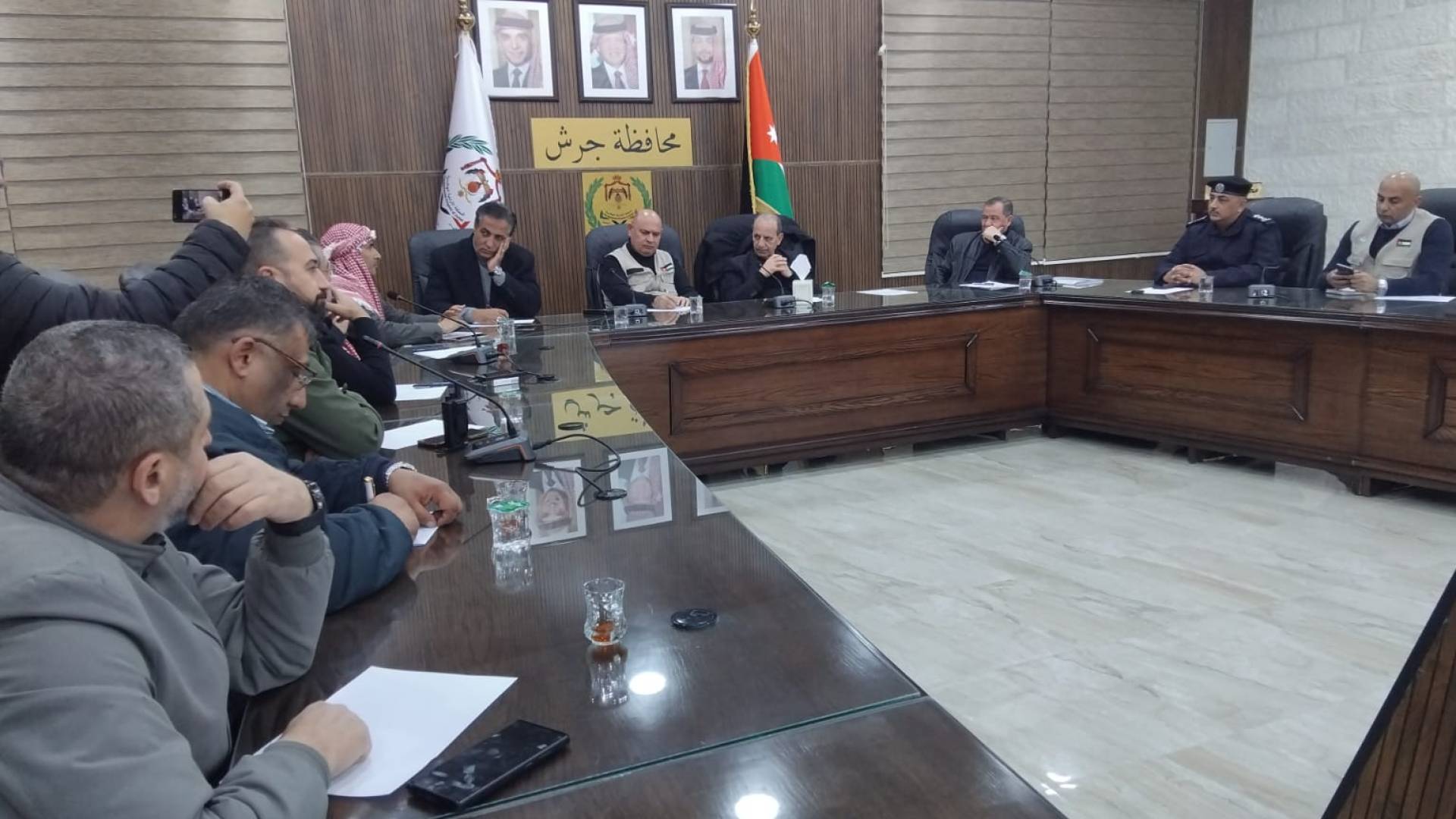 اجتماع وزير الادارة المحلية في جرش