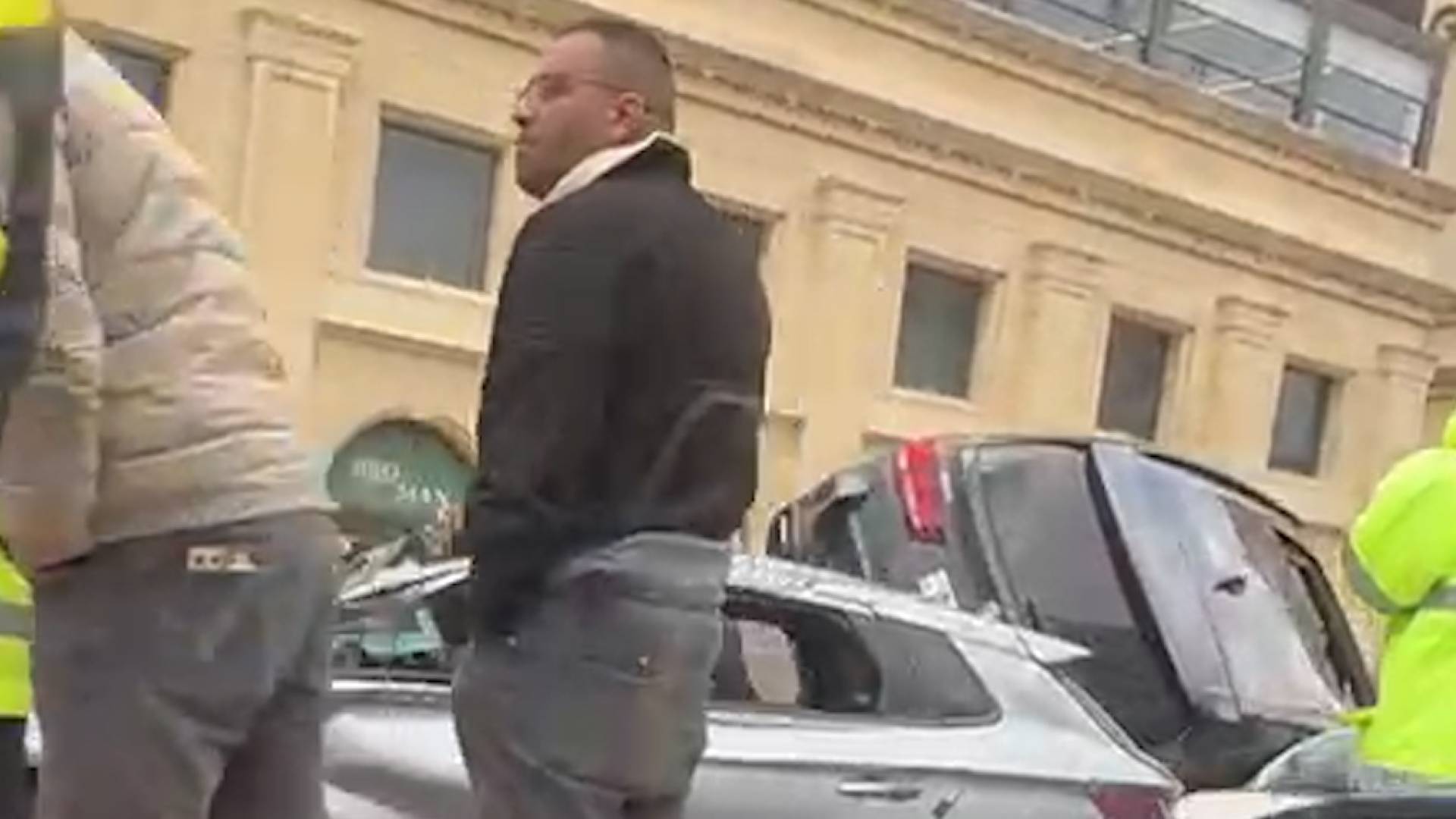 حادث مروري في شارع الشهيد وصفي التل " الجاردنز"