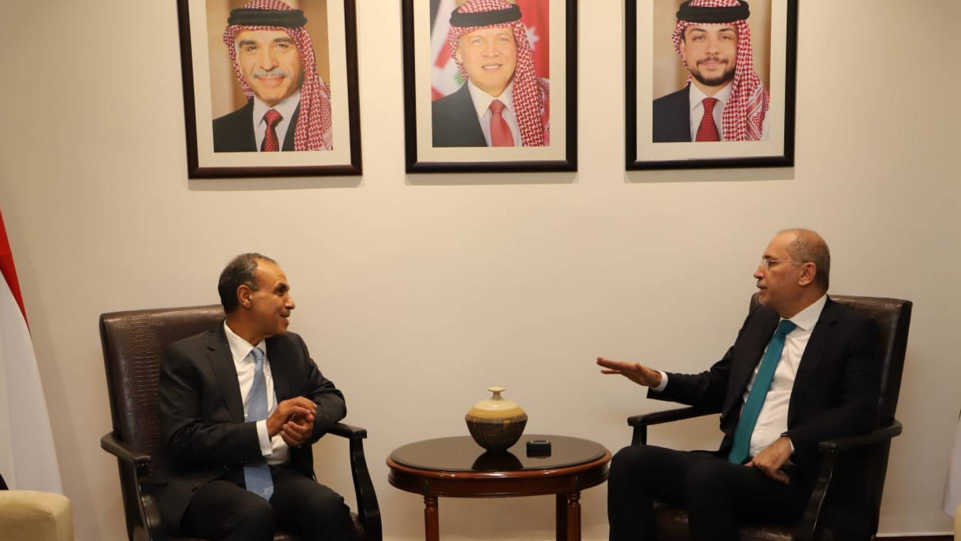 وزير الخارجية الأردني أيمن الصفدي ووزير الخارجية المصري بدر عبدالعاطي
