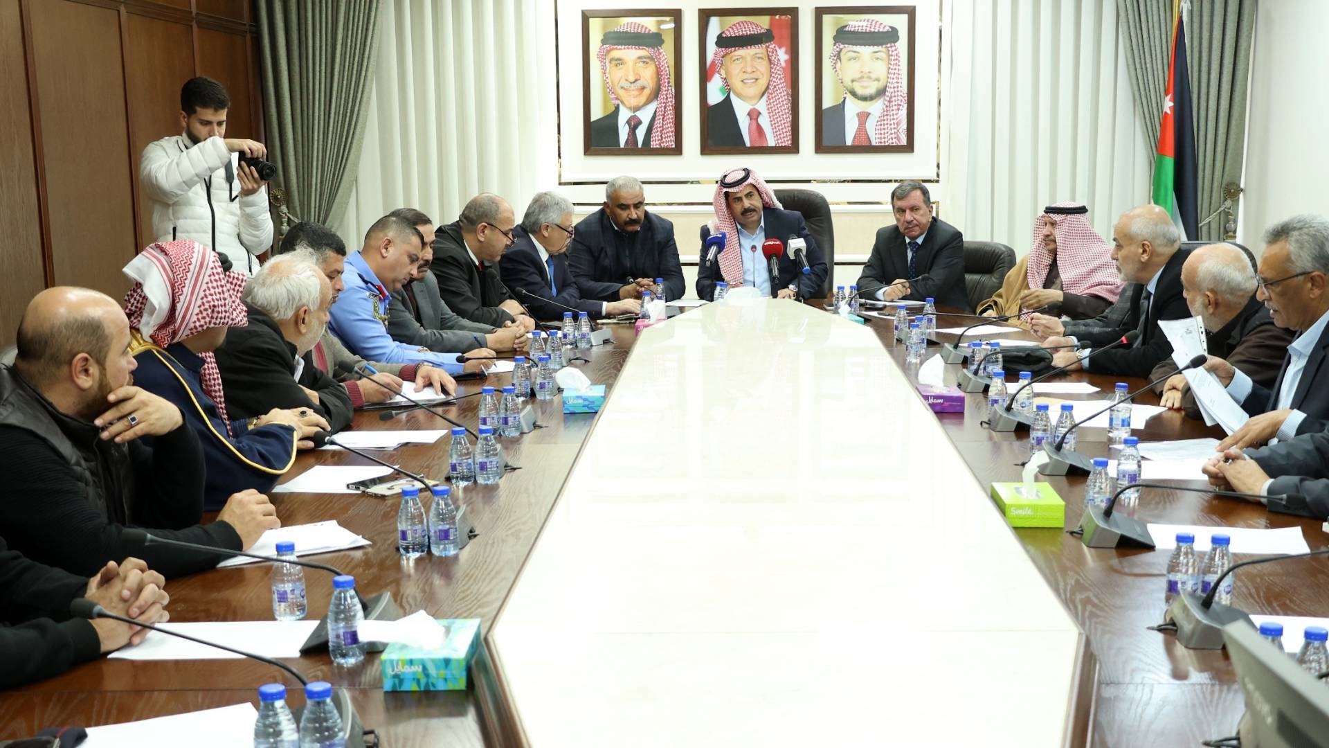 لجنة الخدمات العامة والنقل النيابية