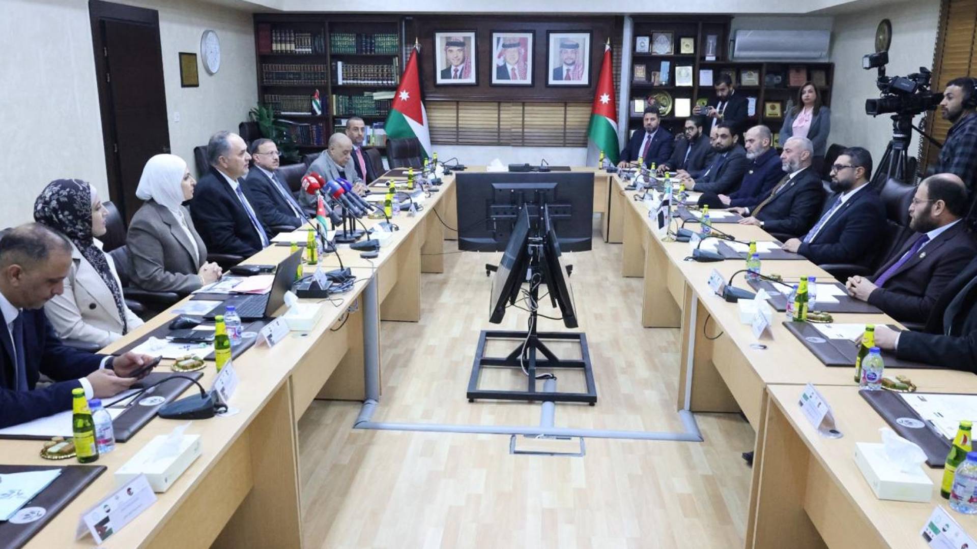 وزير العدل السوري يترأس وفدا قضائيا إلى الأردن