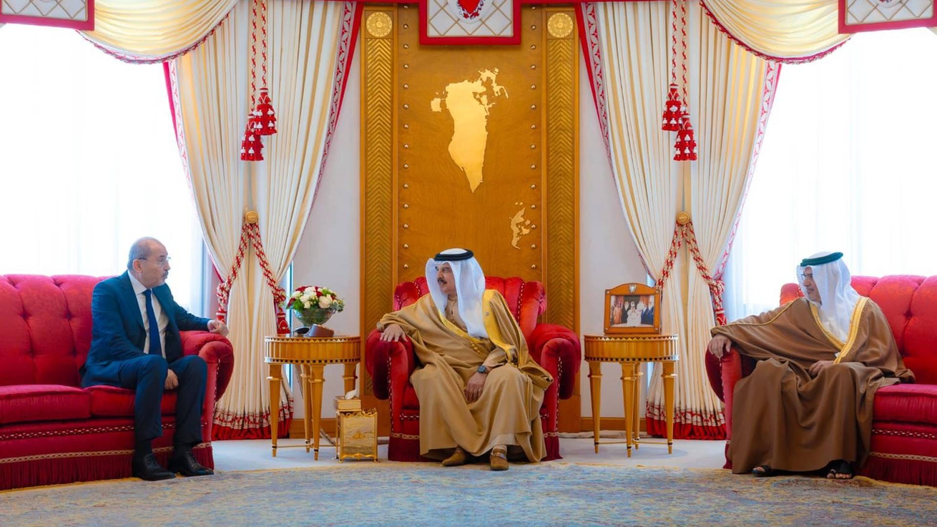 الملك حمد بن عيسى آل خليفة، ملك مملكة البحرين ووزير الخارجة ايمن الصفدي