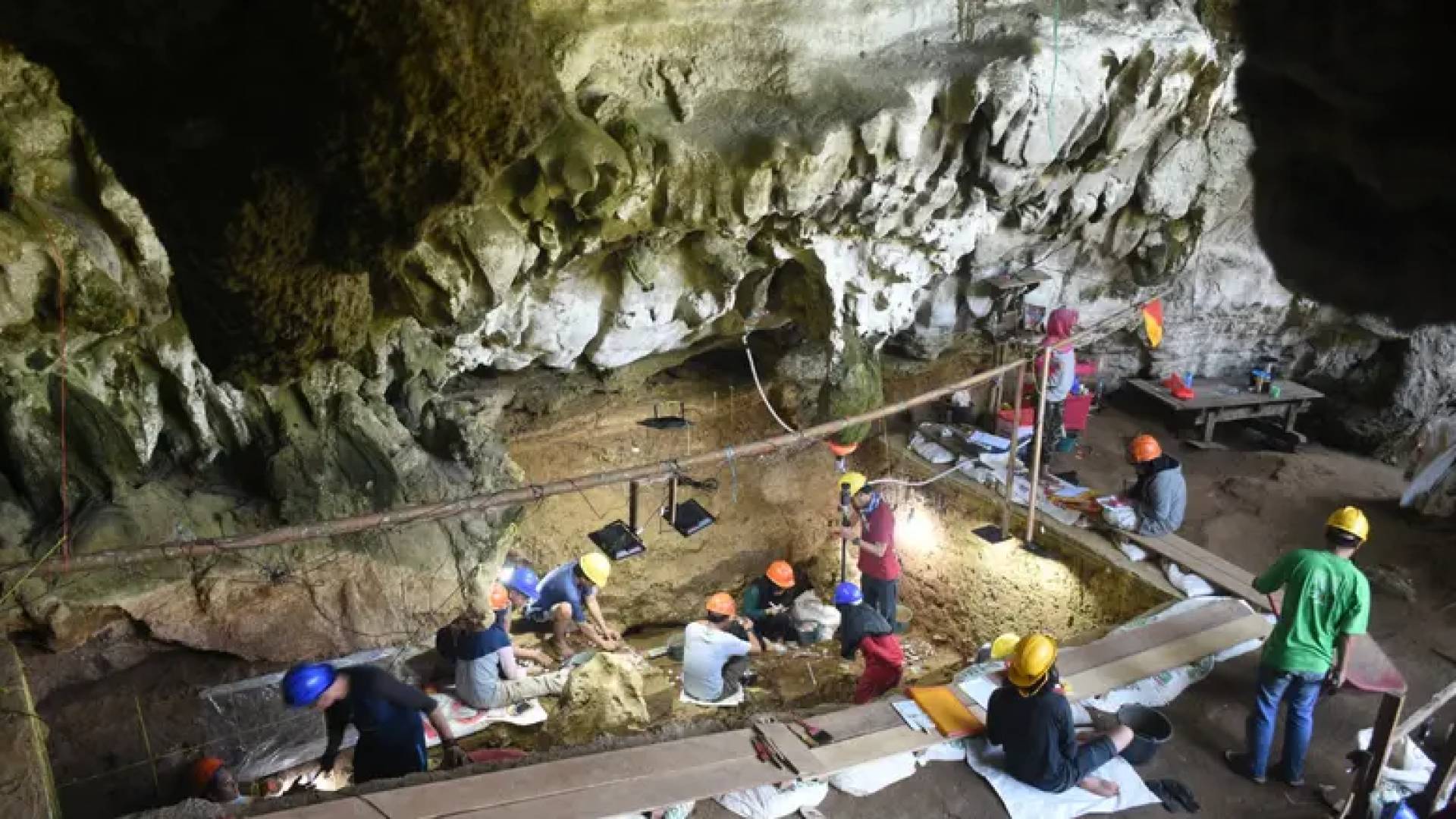 خلال عمليات التنقيب في الكهف
