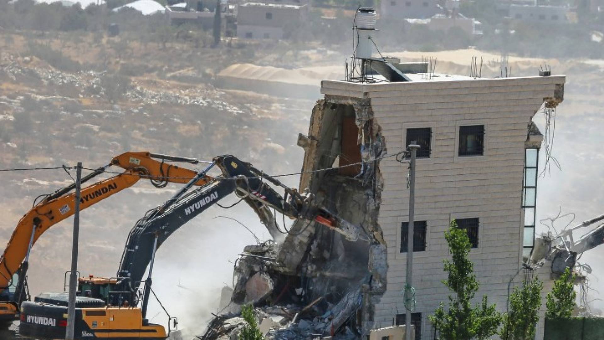 سياس الاحتلال في الهدم بمناطق الضفة الغربية