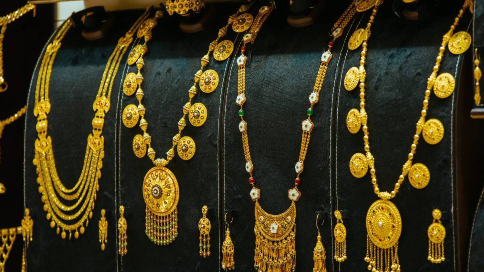 مجوهرات ذهبية